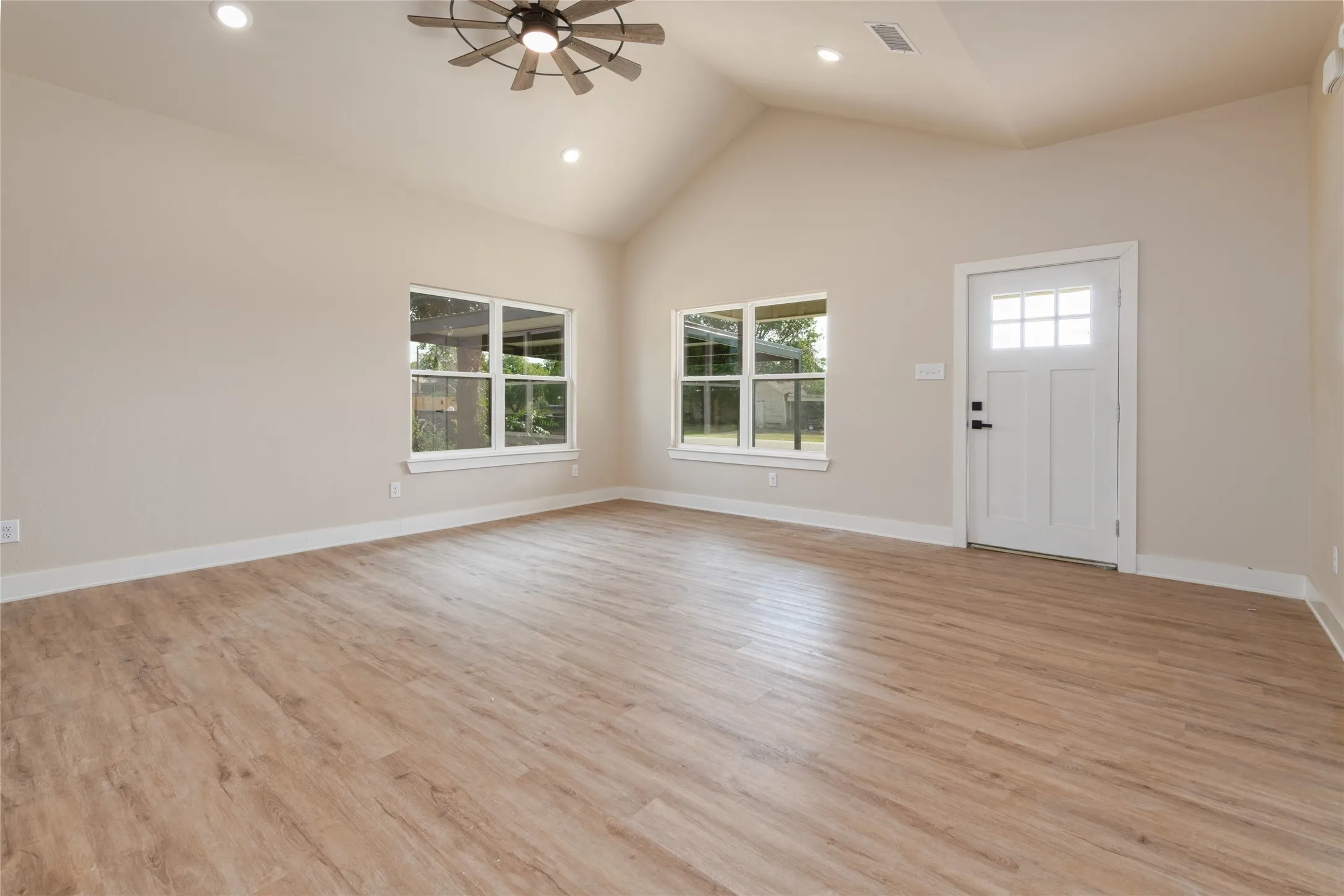 Single Family Residence For Sale in Taylor County , 308 Yucca, Merkel, Texas 79536, 4 Bedroom, 3 Bathroom, Garage spaces, 2,500 Sqft, built in 1926, mls#21353811, Real Estate Agent in Merkel, Homes For Sale in Taylor county, Homes For Sale in Merkel, Realtor in Merkel Texas, Real Estate Brokerage Independent Realty Texas, Luminita Cordes Realtor