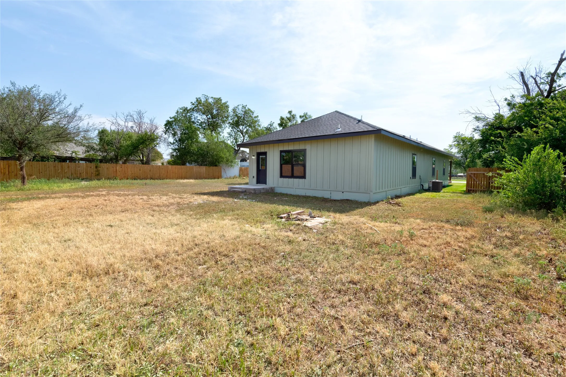 Single Family Residence For Sale in Taylor County , 308 Yucca, Merkel, Texas 79536, 4 Bedroom, 3 Bathroom, Garage spaces, 2,500 Sqft, built in 1926, mls#21353811, Real Estate Agent in Merkel, Homes For Sale in Taylor county, Homes For Sale in Merkel, Realtor in Merkel Texas, Real Estate Brokerage Independent Realty Texas, Luminita Cordes Realtor