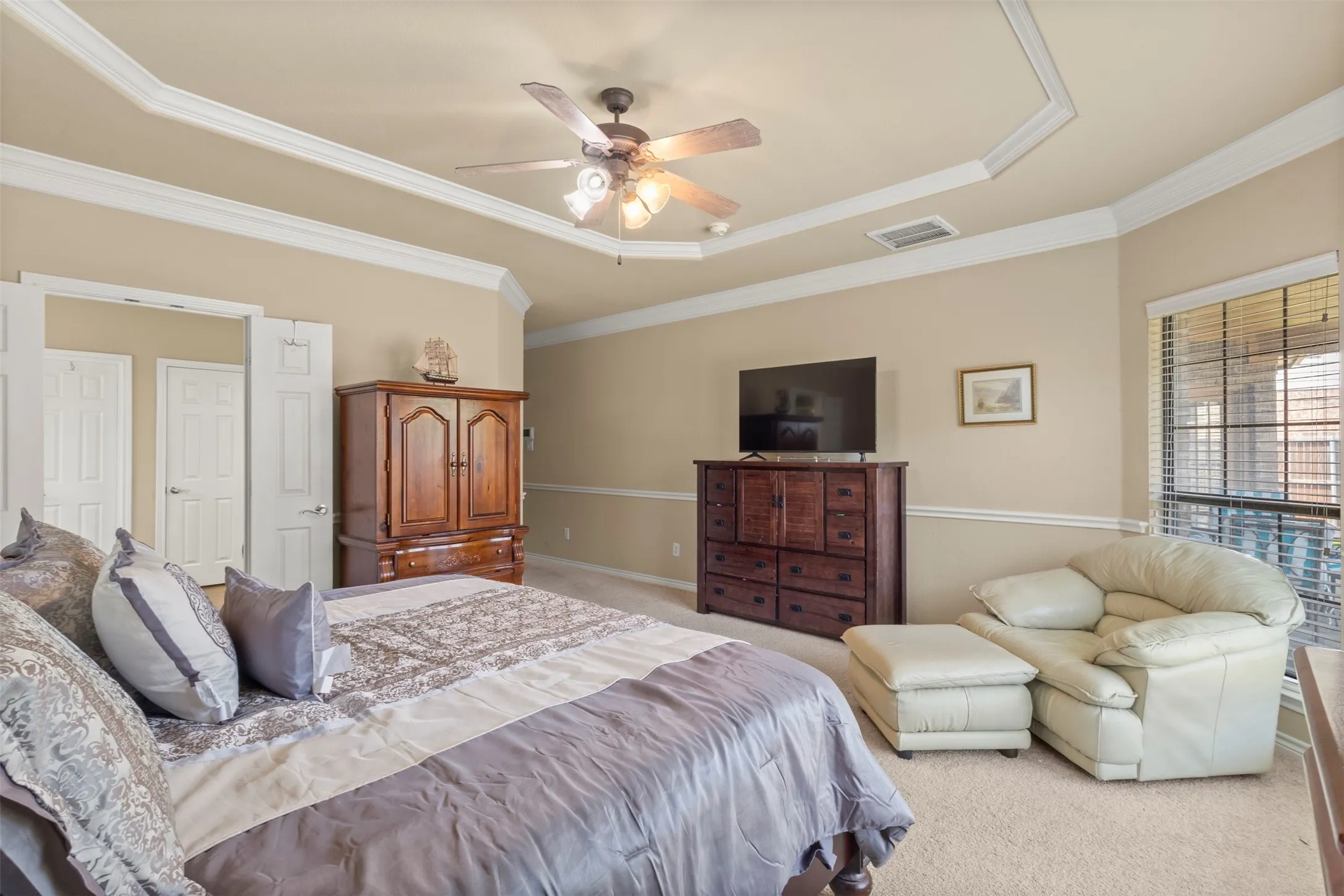 Single Family Residence For Sale in Tarrant County , 7256 Rueda, Grand Prairie, Texas 75054, 5 Bedroom, 4 Bathroom, 3 Garage spaces, 3,800 Sqft, built in 2009, mls#21354659, Real Estate Agent in Grand Prairie, Homes For Sale in Tarrant county, Homes For Sale in Grand Prairie, Realtor in Grand Prairie Texas, Real Estate Brokerage Independent Realty Texas, Luminita Cordes Realtor