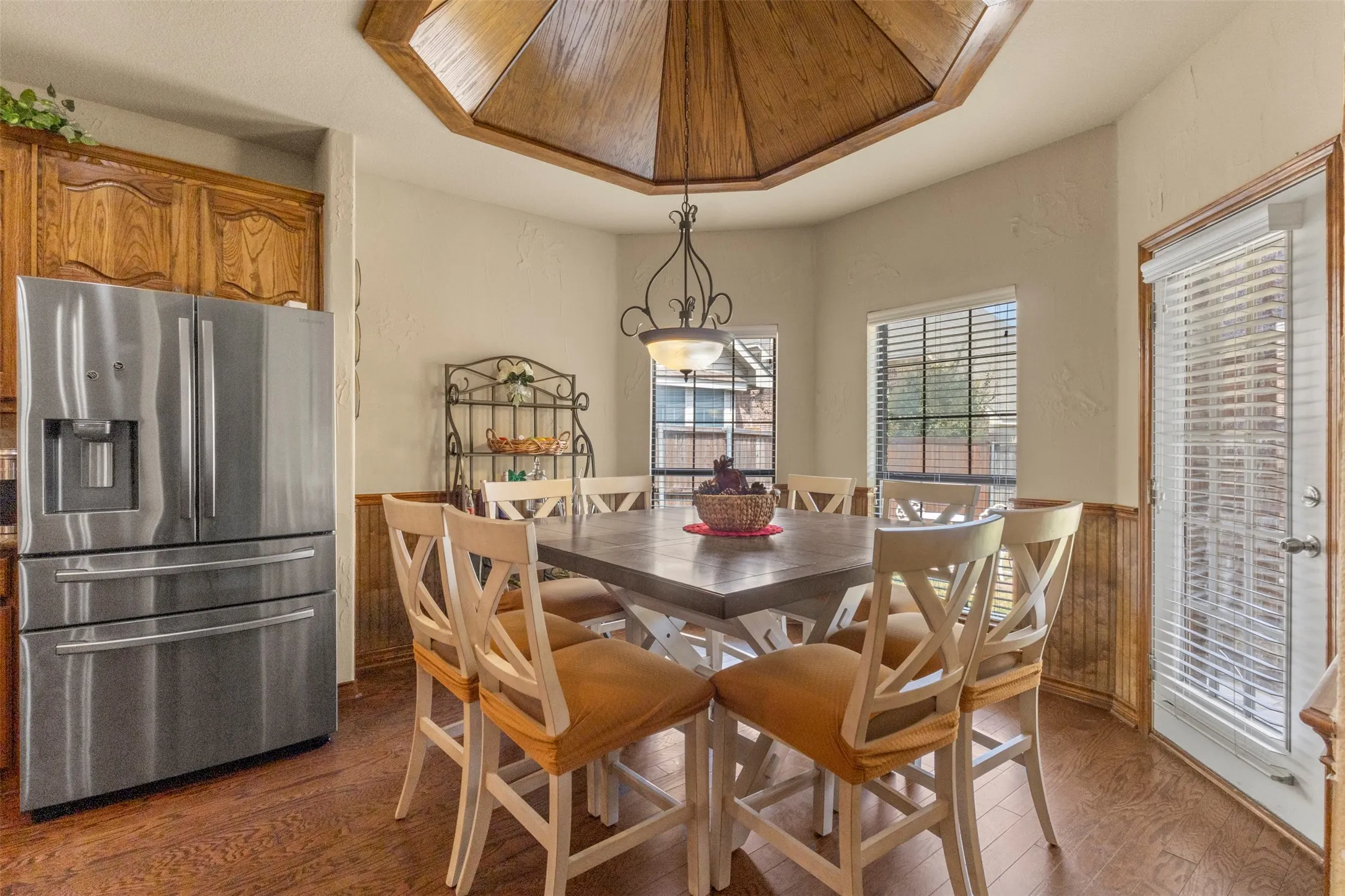 Single Family Residence For Sale in Tarrant County , 7256 Rueda, Grand Prairie, Texas 75054, 5 Bedroom, 4 Bathroom, 3 Garage spaces, 3,800 Sqft, built in 2009, mls#21354659, Real Estate Agent in Grand Prairie, Homes For Sale in Tarrant county, Homes For Sale in Grand Prairie, Realtor in Grand Prairie Texas, Real Estate Brokerage Independent Realty Texas, Luminita Cordes Realtor