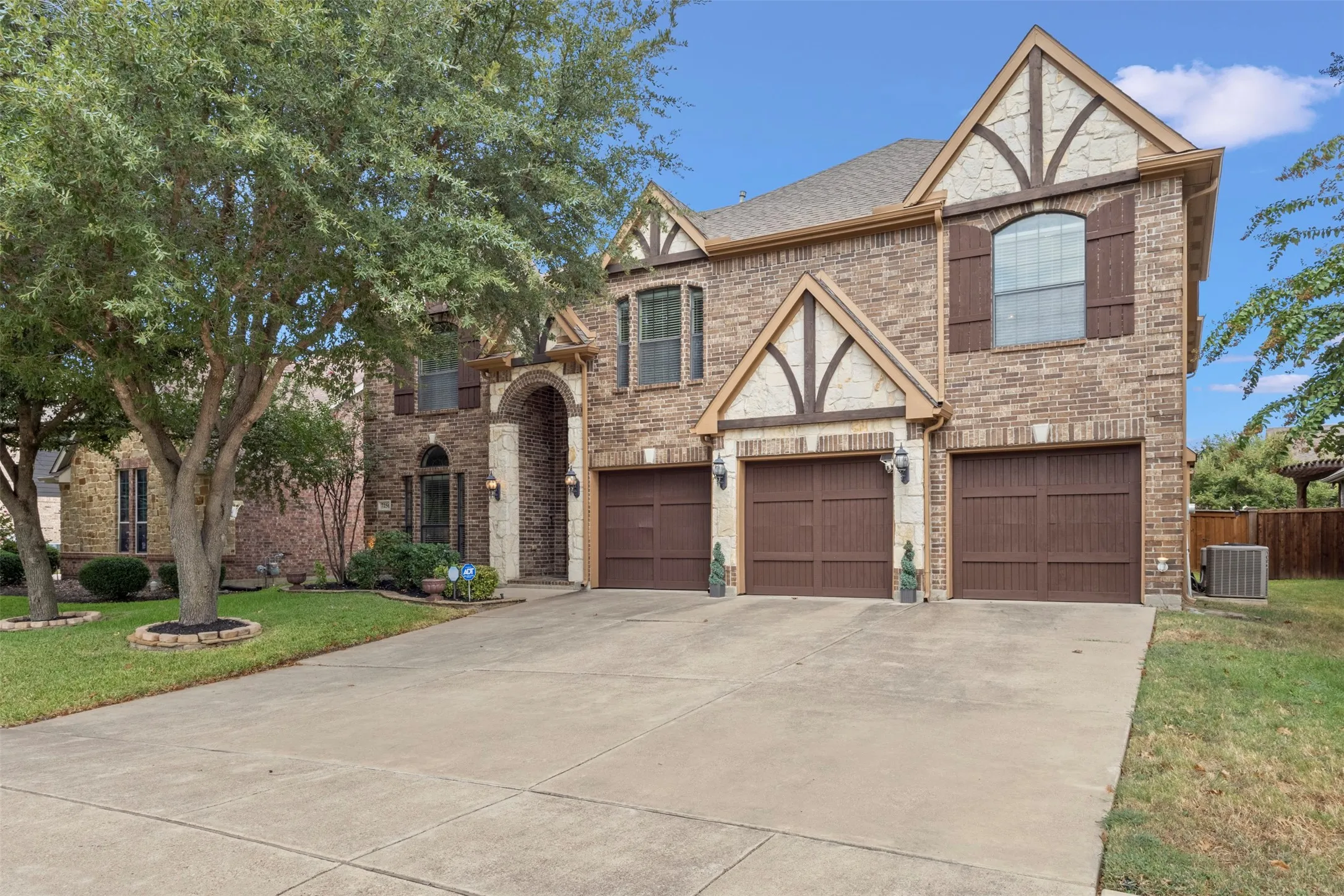 Single Family Residence For Sale in Tarrant County , 7256 Rueda, Grand Prairie, Texas 75054, 5 Bedroom, 4 Bathroom, 3 Garage spaces, 3,800 Sqft, built in 2009, mls#21354659, Real Estate Agent in Grand Prairie, Homes For Sale in Tarrant county, Homes For Sale in Grand Prairie, Realtor in Grand Prairie Texas, Real Estate Brokerage Independent Realty Texas, Luminita Cordes Realtor