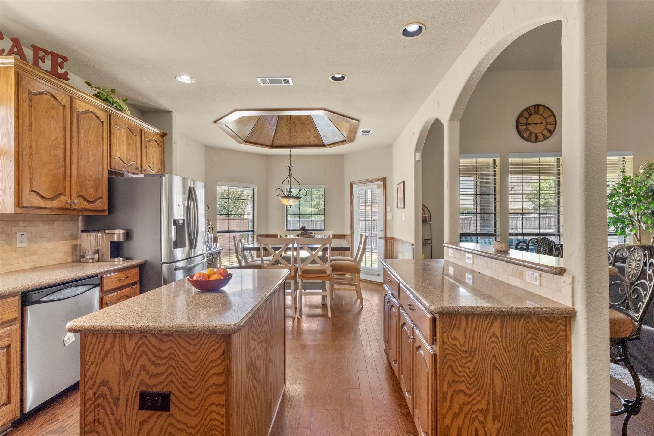 Single Family Residence For Sale in Tarrant County , 7256 Rueda, Grand Prairie, Texas 75054, 5 Bedroom, 4 Bathroom, 3 Garage spaces, 3,800 Sqft, built in 2009, mls#21354659, Real Estate Agent in Grand Prairie, Homes For Sale in Tarrant county, Homes For Sale in Grand Prairie, Realtor in Grand Prairie Texas, Real Estate Brokerage Independent Realty Texas, Luminita Cordes Realtor