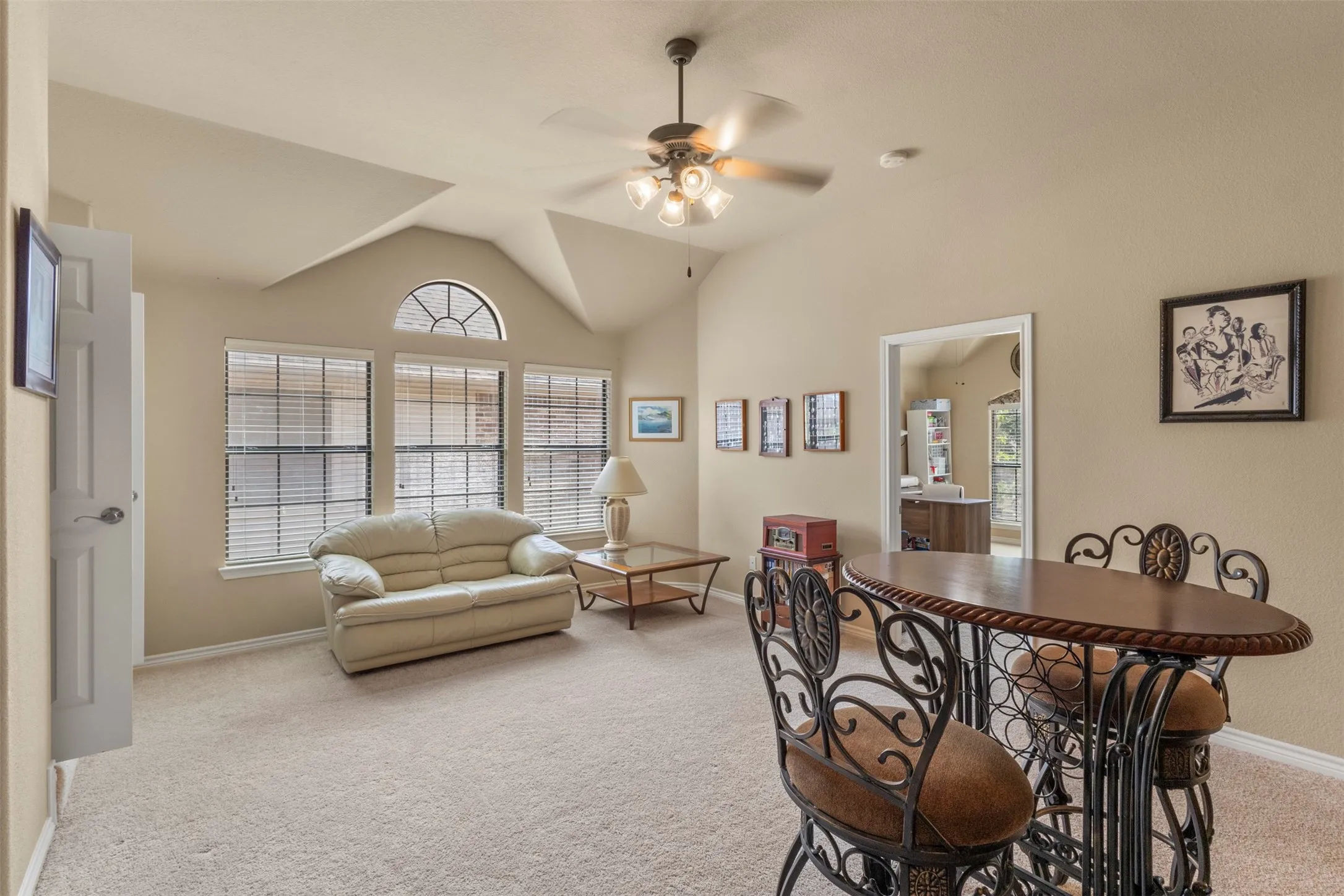 Single Family Residence For Sale in Tarrant County , 7256 Rueda, Grand Prairie, Texas 75054, 5 Bedroom, 4 Bathroom, 3 Garage spaces, 3,800 Sqft, built in 2009, mls#21354659, Real Estate Agent in Grand Prairie, Homes For Sale in Tarrant county, Homes For Sale in Grand Prairie, Realtor in Grand Prairie Texas, Real Estate Brokerage Independent Realty Texas, Luminita Cordes Realtor