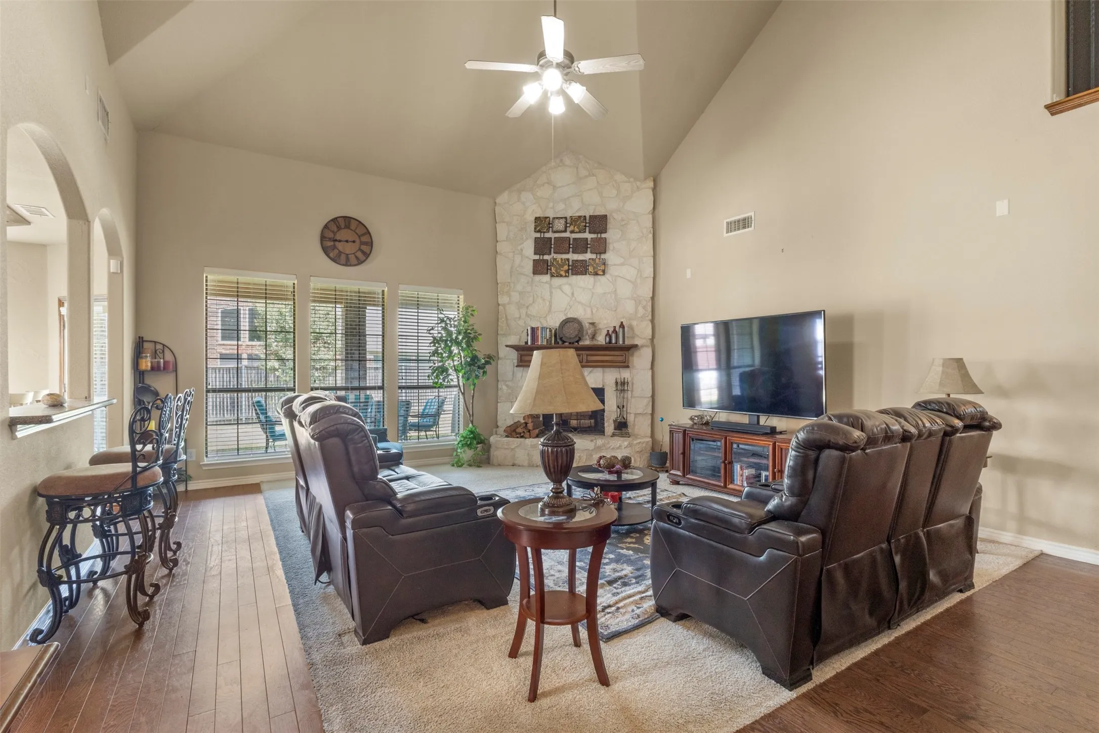 Single Family Residence For Sale in Tarrant County , 7256 Rueda, Grand Prairie, Texas 75054, 5 Bedroom, 4 Bathroom, 3 Garage spaces, 3,800 Sqft, built in 2009, mls#21354659, Real Estate Agent in Grand Prairie, Homes For Sale in Tarrant county, Homes For Sale in Grand Prairie, Realtor in Grand Prairie Texas, Real Estate Brokerage Independent Realty Texas, Luminita Cordes Realtor