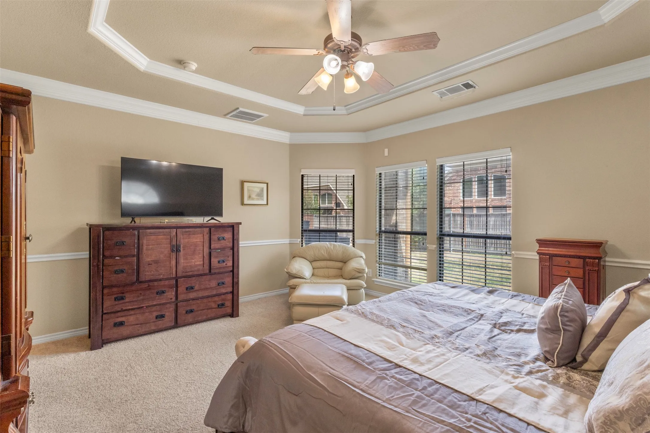 Single Family Residence For Sale in Tarrant County , 7256 Rueda, Grand Prairie, Texas 75054, 5 Bedroom, 4 Bathroom, 3 Garage spaces, 3,800 Sqft, built in 2009, mls#21354659, Real Estate Agent in Grand Prairie, Homes For Sale in Tarrant county, Homes For Sale in Grand Prairie, Realtor in Grand Prairie Texas, Real Estate Brokerage Independent Realty Texas, Luminita Cordes Realtor