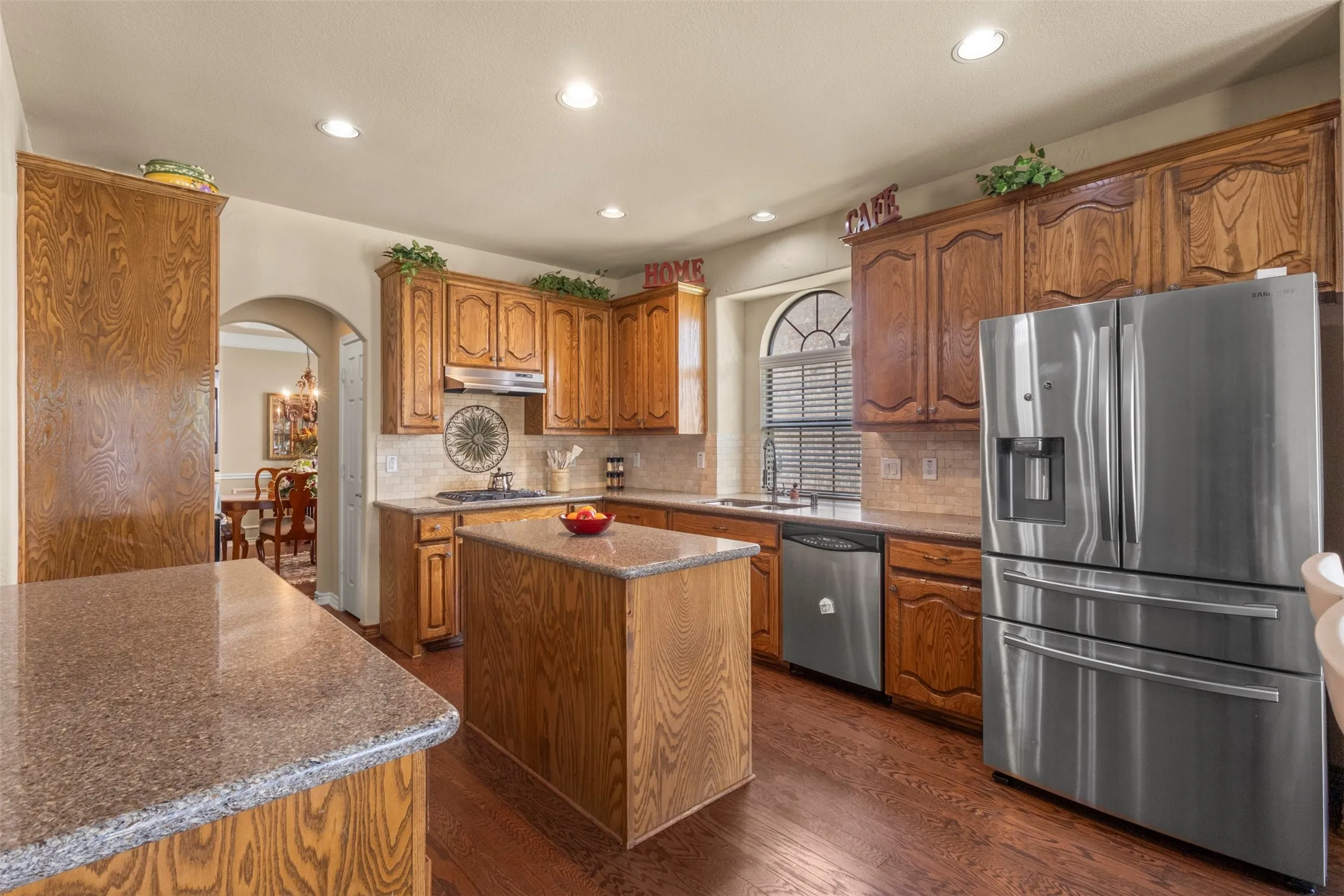 Single Family Residence For Sale in Tarrant County , 7256 Rueda, Grand Prairie, Texas 75054, 5 Bedroom, 4 Bathroom, 3 Garage spaces, 3,800 Sqft, built in 2009, mls#21354659, Real Estate Agent in Grand Prairie, Homes For Sale in Tarrant county, Homes For Sale in Grand Prairie, Realtor in Grand Prairie Texas, Real Estate Brokerage Independent Realty Texas, Luminita Cordes Realtor