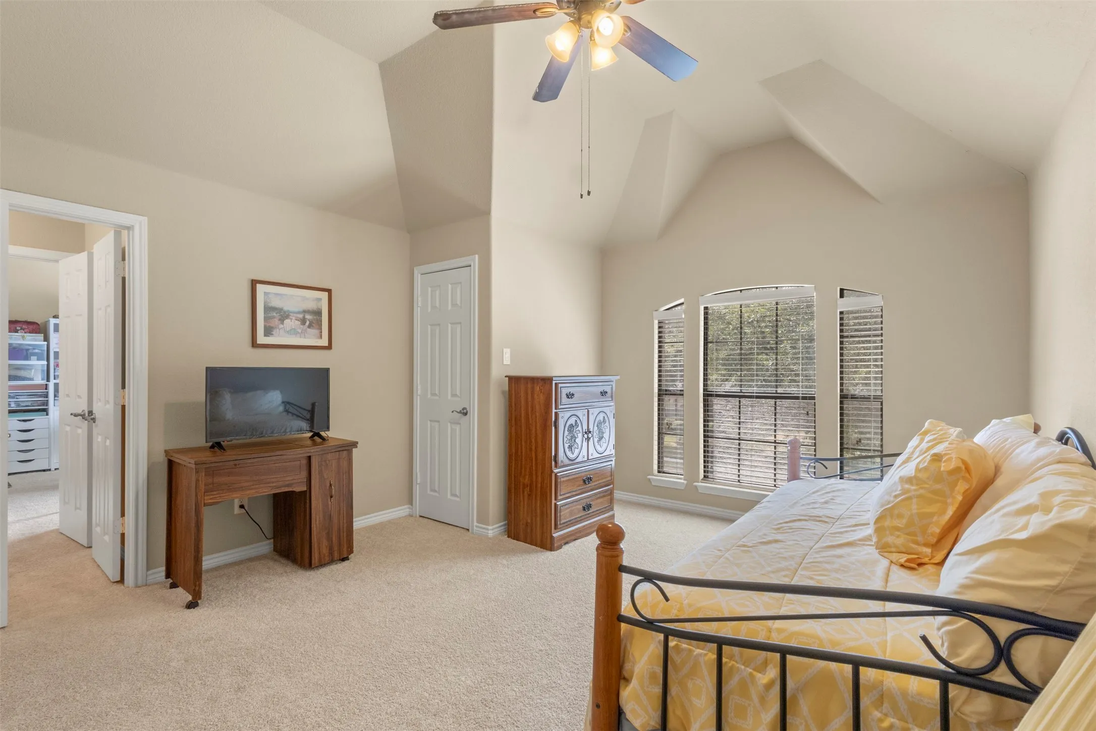 Single Family Residence For Sale in Tarrant County , 7256 Rueda, Grand Prairie, Texas 75054, 5 Bedroom, 4 Bathroom, 3 Garage spaces, 3,800 Sqft, built in 2009, mls#21354659, Real Estate Agent in Grand Prairie, Homes For Sale in Tarrant county, Homes For Sale in Grand Prairie, Realtor in Grand Prairie Texas, Real Estate Brokerage Independent Realty Texas, Luminita Cordes Realtor