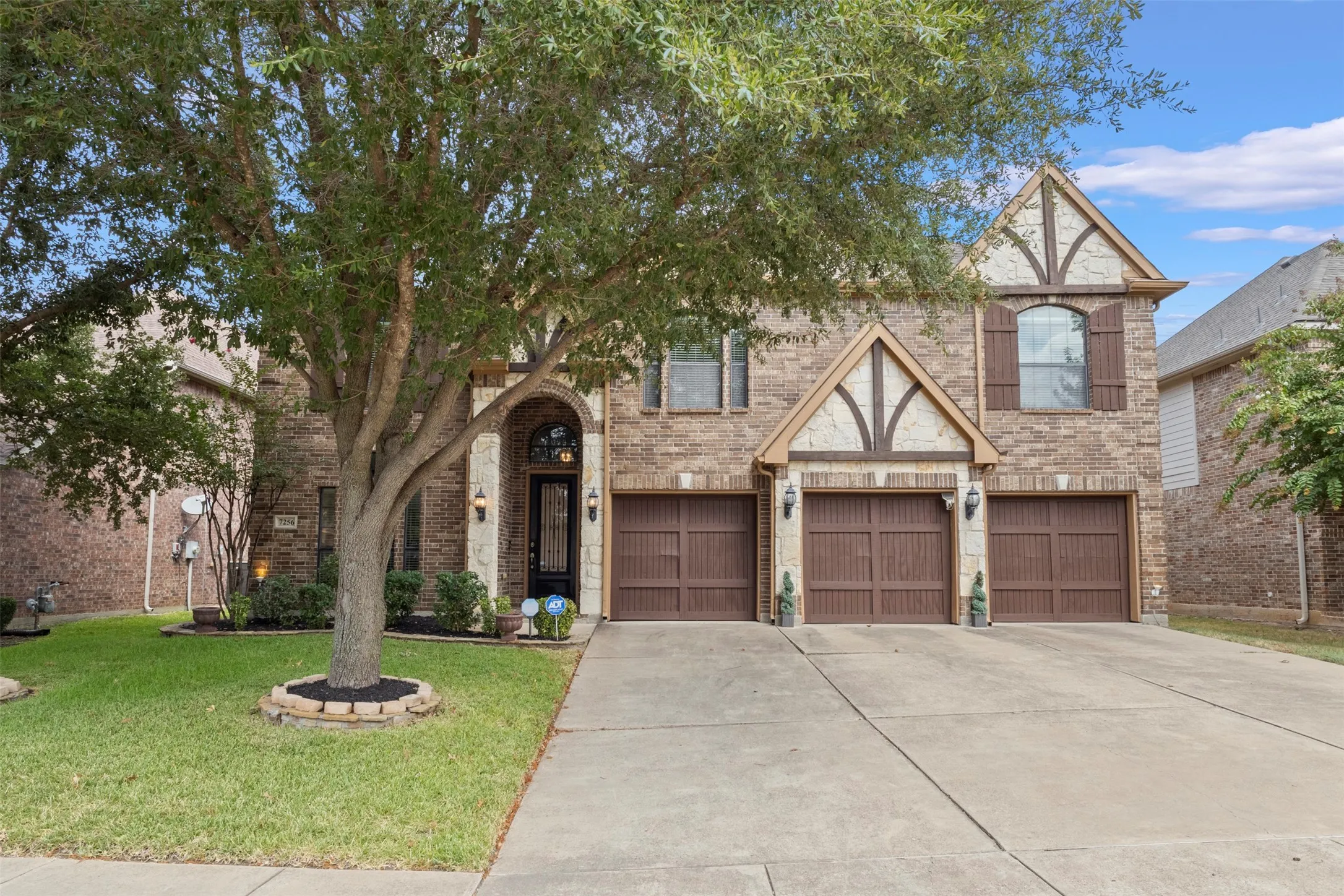 Single Family Residence For Sale in Tarrant County , 7256 Rueda, Grand Prairie, Texas 75054, 5 Bedroom, 4 Bathroom, 3 Garage spaces, 3,800 Sqft, built in 2009, mls#21354659, Real Estate Agent in Grand Prairie, Homes For Sale in Tarrant county, Homes For Sale in Grand Prairie, Realtor in Grand Prairie Texas, Real Estate Brokerage Independent Realty Texas, Luminita Cordes Realtor