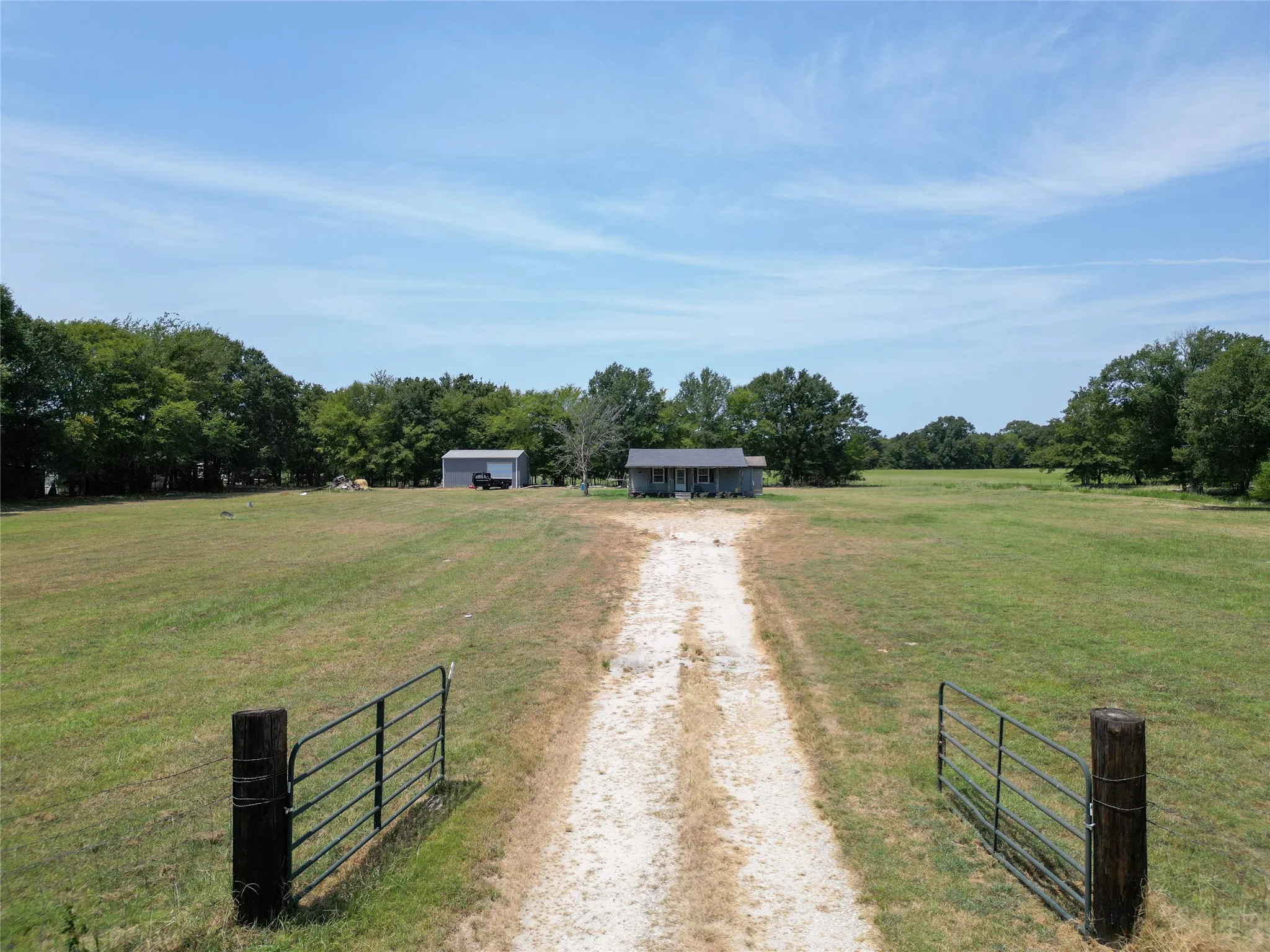 Single Family Residence For Sale in Wood County , 429 County Road 2610, Alba, Texas 75410, 2 Bedroom, 1 Bathroom, Garage spaces, 798 Sqft, built in 1998, Price $185,000, mls#21354571, Real Estate Agent in Alba, Homes For Sale in Wood county, Homes For Sale in Alba, Realtor in Alba Texas, Real Estate Brokerage Independent Realty Texas, Luminita Cordes Realtor
