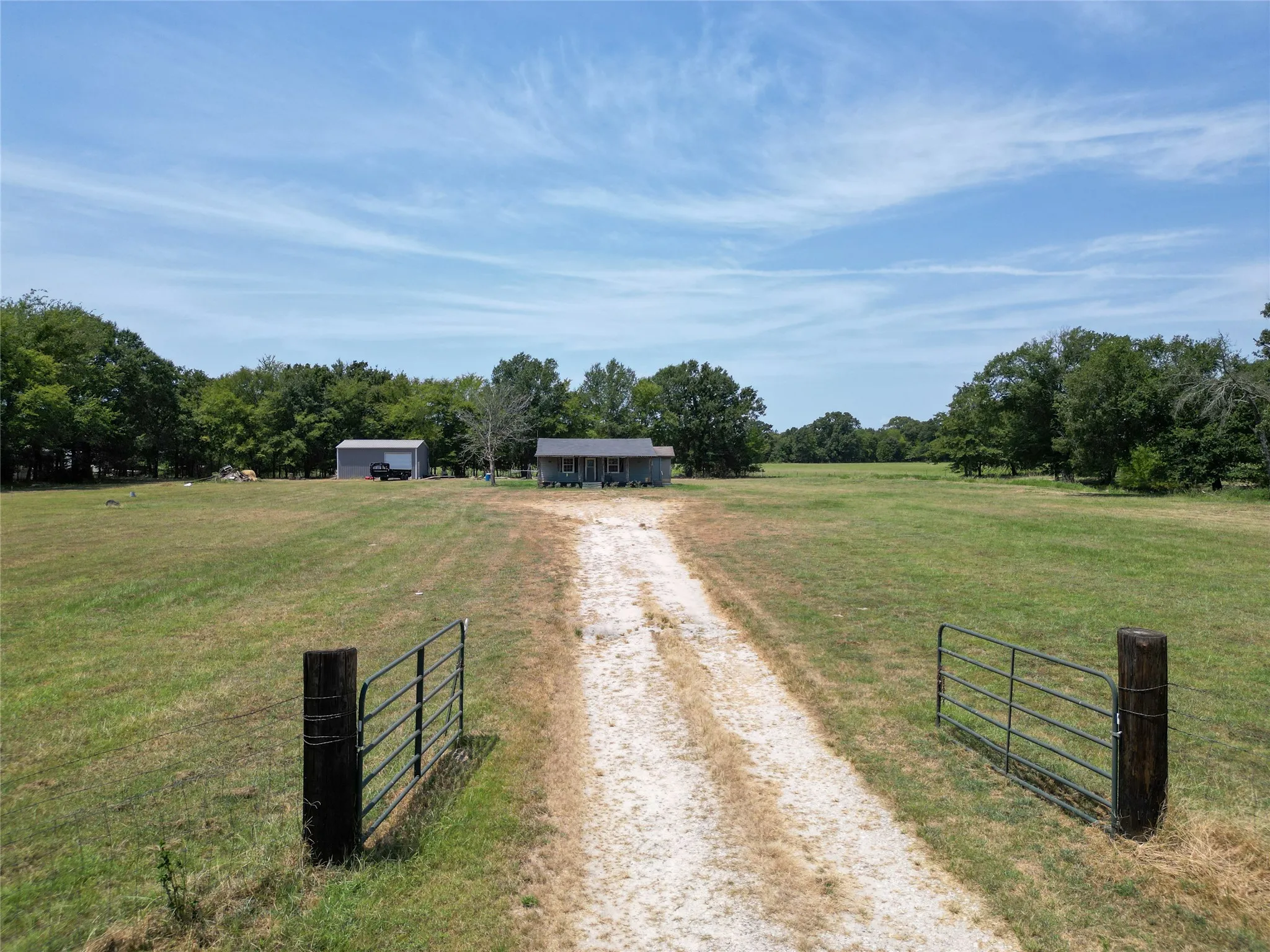 Single Family Residence For Sale in Wood County , 429 County Road 2610, Alba, Texas 75410, 2 Bedroom, 1 Bathroom, Garage spaces, 798 Sqft, built in 1998, Price $185,000, mls#21354571, Real Estate Agent in Alba, Homes For Sale in Wood county, Homes For Sale in Alba, Realtor in Alba Texas, Real Estate Brokerage Independent Realty Texas, Luminita Cordes Realtor