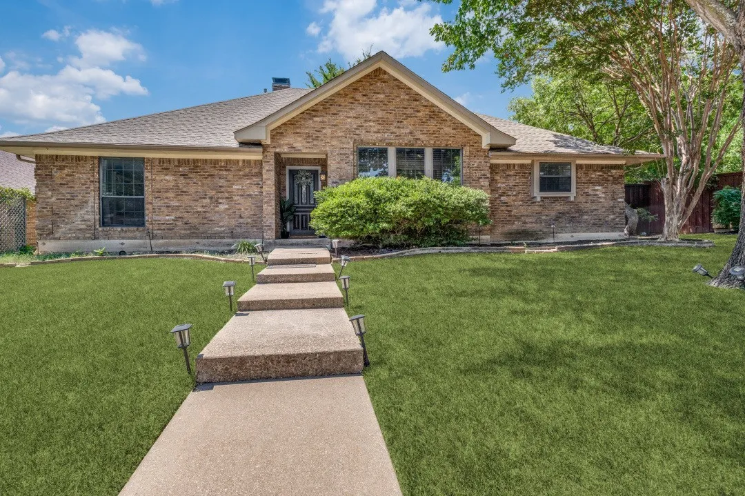 Single Family Residence For Rent in Collin County , 4300 Driftwood Drive, Plano, Texas 75074, 3 Bedrooms, 3 Bathrooms, 2 Garage spaces, 2,386 Sqft, built in 1985, Price $3,000, mls#21349691, Real Estate Agent in Plano, Homes For Rent in Collin county, Homes For Rent in Plano, Realtor in Plano Texas, Real Estate Brokerage Independent Realty Texas, Luminita Cordes Realtor