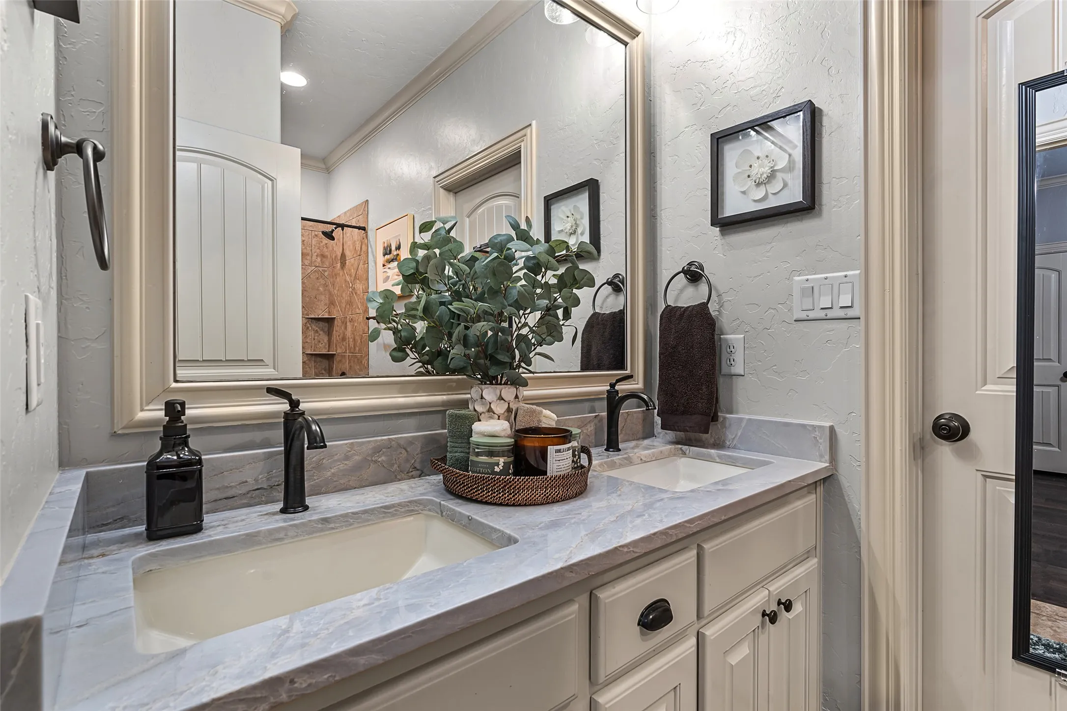 Single Family Residence For Sale in Harrison County , 190 Lacebark Lane, Hallsville, Texas 75605, 4 Bedroom, 4 Bathroom, 3 Garage spaces, 2,742 Sqft, built in 2012, mls#21354675, Real Estate Agent in Hallsville, Homes For Sale in Harrison county, Homes For Sale in Hallsville, Realtor in Hallsville Texas, Real Estate Brokerage Independent Realty Texas, Luminita Cordes Realtor