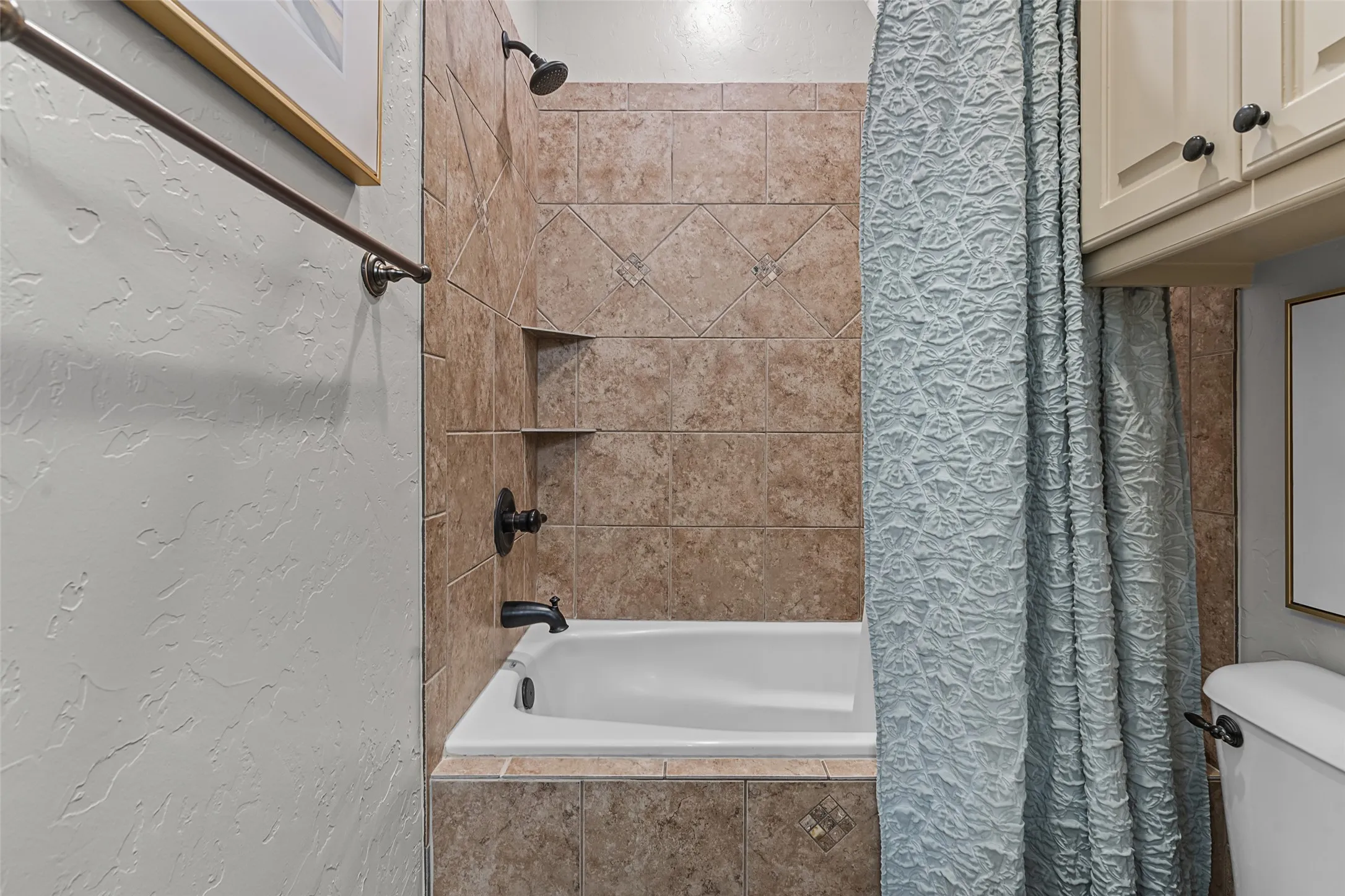 Single Family Residence For Sale in Harrison County , 190 Lacebark Lane, Hallsville, Texas 75605, 4 Bedroom, 4 Bathroom, 3 Garage spaces, 2,742 Sqft, built in 2012, mls#21354675, Real Estate Agent in Hallsville, Homes For Sale in Harrison county, Homes For Sale in Hallsville, Realtor in Hallsville Texas, Real Estate Brokerage Independent Realty Texas, Luminita Cordes Realtor