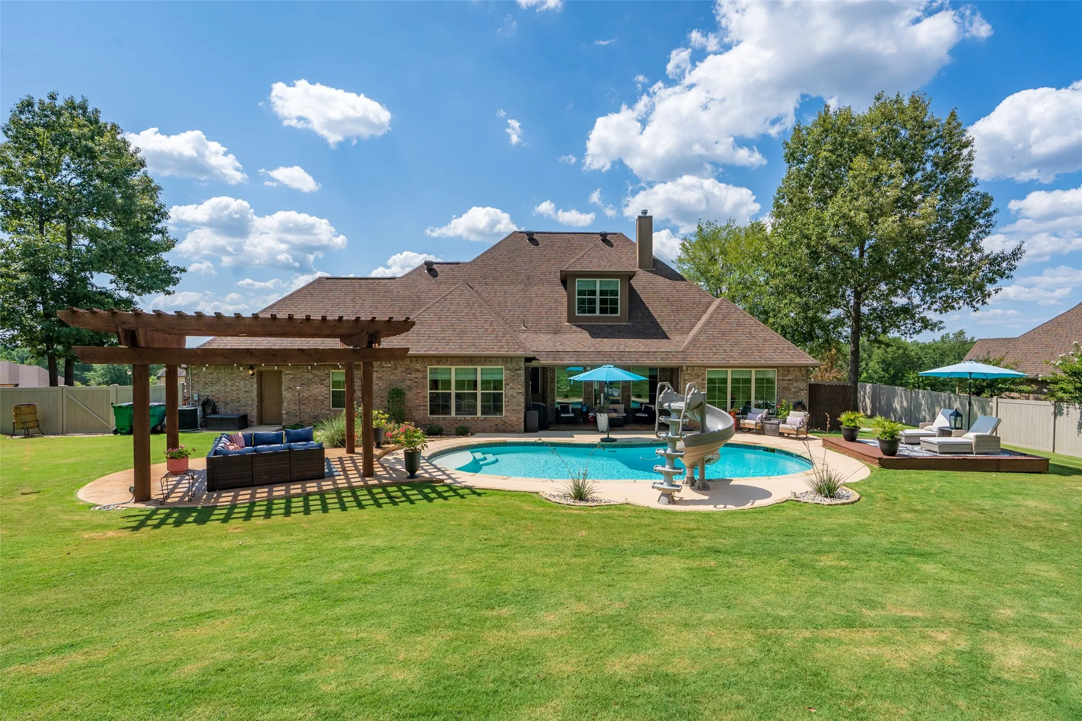 Single Family Residence For Sale in Harrison County , 190 Lacebark Lane, Hallsville, Texas 75605, 4 Bedroom, 4 Bathroom, 3 Garage spaces, 2,742 Sqft, built in 2012, mls#21354675, Real Estate Agent in Hallsville, Homes For Sale in Harrison county, Homes For Sale in Hallsville, Realtor in Hallsville Texas, Real Estate Brokerage Independent Realty Texas, Luminita Cordes Realtor