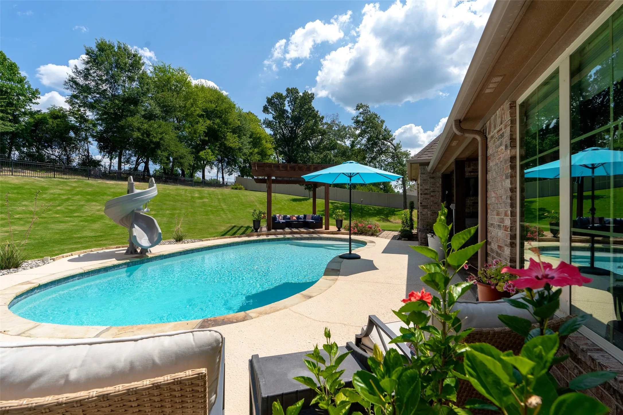 Single Family Residence For Sale in Harrison County , 190 Lacebark Lane, Hallsville, Texas 75605, 4 Bedroom, 4 Bathroom, 3 Garage spaces, 2,742 Sqft, built in 2012, mls#21354675, Real Estate Agent in Hallsville, Homes For Sale in Harrison county, Homes For Sale in Hallsville, Realtor in Hallsville Texas, Real Estate Brokerage Independent Realty Texas, Luminita Cordes Realtor