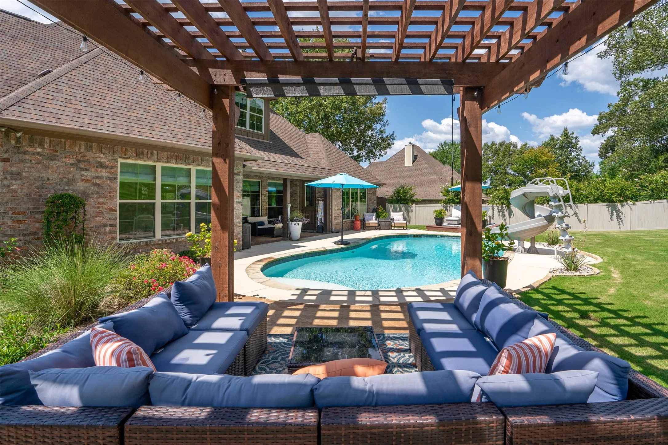 Single Family Residence For Sale in Harrison County , 190 Lacebark Lane, Hallsville, Texas 75605, 4 Bedroom, 4 Bathroom, 3 Garage spaces, 2,742 Sqft, built in 2012, mls#21354675, Real Estate Agent in Hallsville, Homes For Sale in Harrison county, Homes For Sale in Hallsville, Realtor in Hallsville Texas, Real Estate Brokerage Independent Realty Texas, Luminita Cordes Realtor