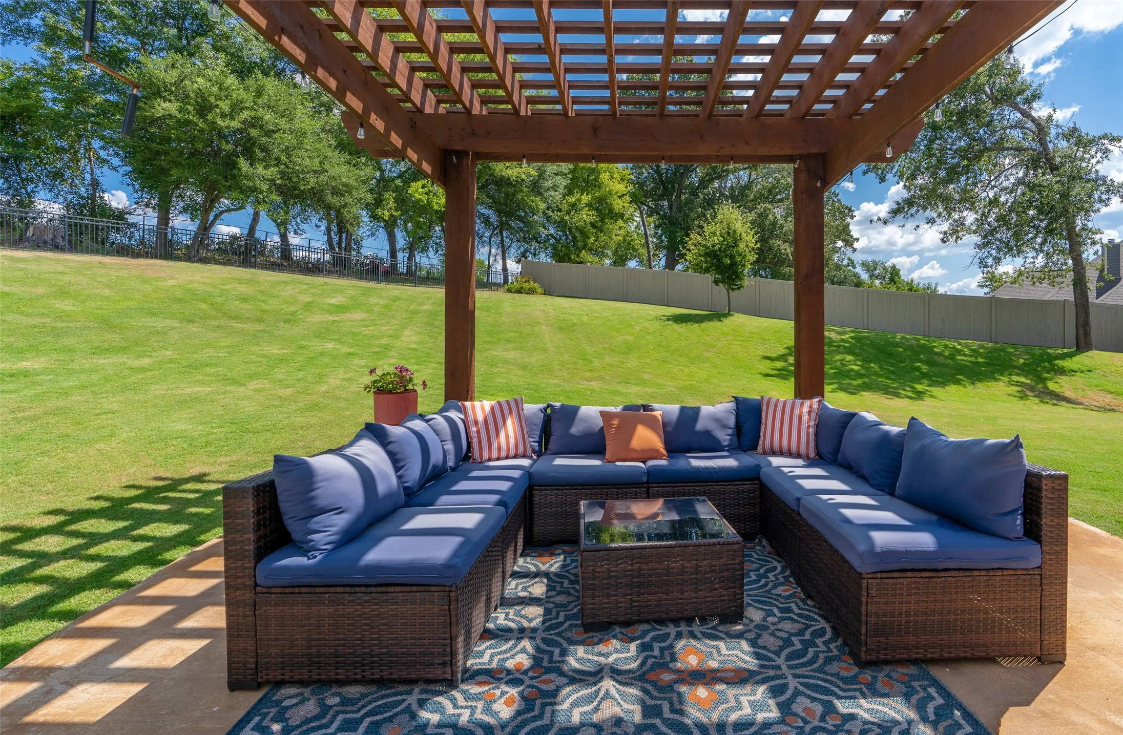 Single Family Residence For Sale in Harrison County , 190 Lacebark Lane, Hallsville, Texas 75605, 4 Bedroom, 4 Bathroom, 3 Garage spaces, 2,742 Sqft, built in 2012, mls#21354675, Real Estate Agent in Hallsville, Homes For Sale in Harrison county, Homes For Sale in Hallsville, Realtor in Hallsville Texas, Real Estate Brokerage Independent Realty Texas, Luminita Cordes Realtor