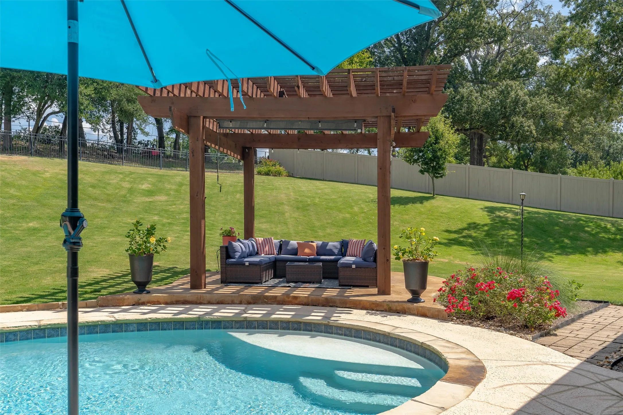Single Family Residence For Sale in Harrison County , 190 Lacebark Lane, Hallsville, Texas 75605, 4 Bedroom, 4 Bathroom, 3 Garage spaces, 2,742 Sqft, built in 2012, mls#21354675, Real Estate Agent in Hallsville, Homes For Sale in Harrison county, Homes For Sale in Hallsville, Realtor in Hallsville Texas, Real Estate Brokerage Independent Realty Texas, Luminita Cordes Realtor