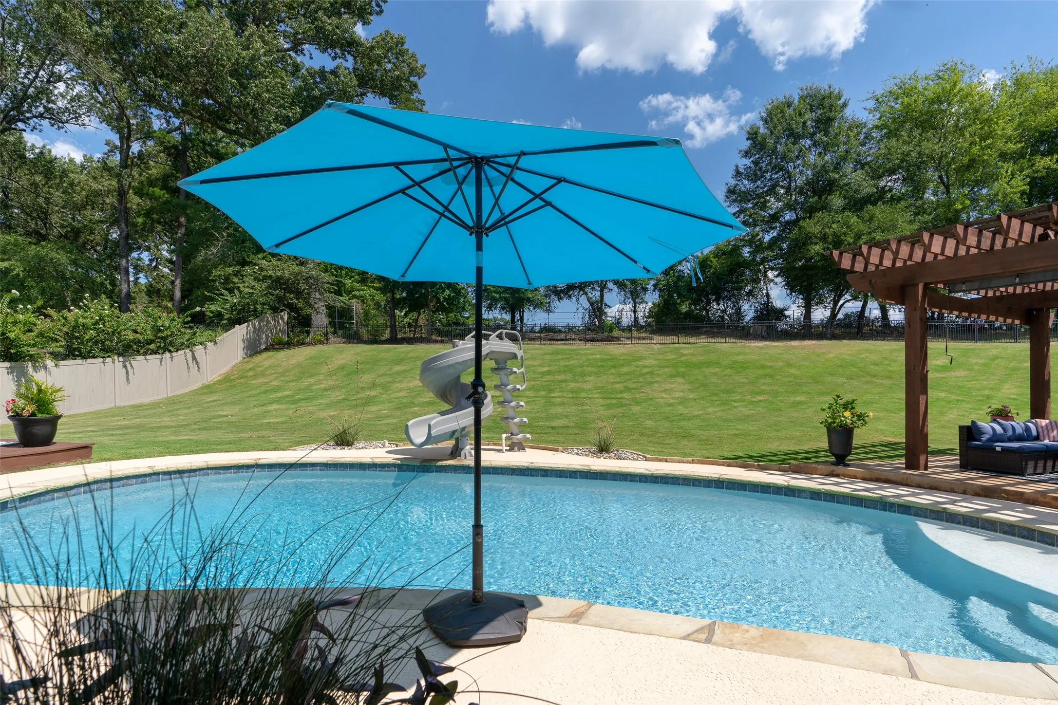 Single Family Residence For Sale in Harrison County , 190 Lacebark Lane, Hallsville, Texas 75605, 4 Bedroom, 4 Bathroom, 3 Garage spaces, 2,742 Sqft, built in 2012, mls#21354675, Real Estate Agent in Hallsville, Homes For Sale in Harrison county, Homes For Sale in Hallsville, Realtor in Hallsville Texas, Real Estate Brokerage Independent Realty Texas, Luminita Cordes Realtor