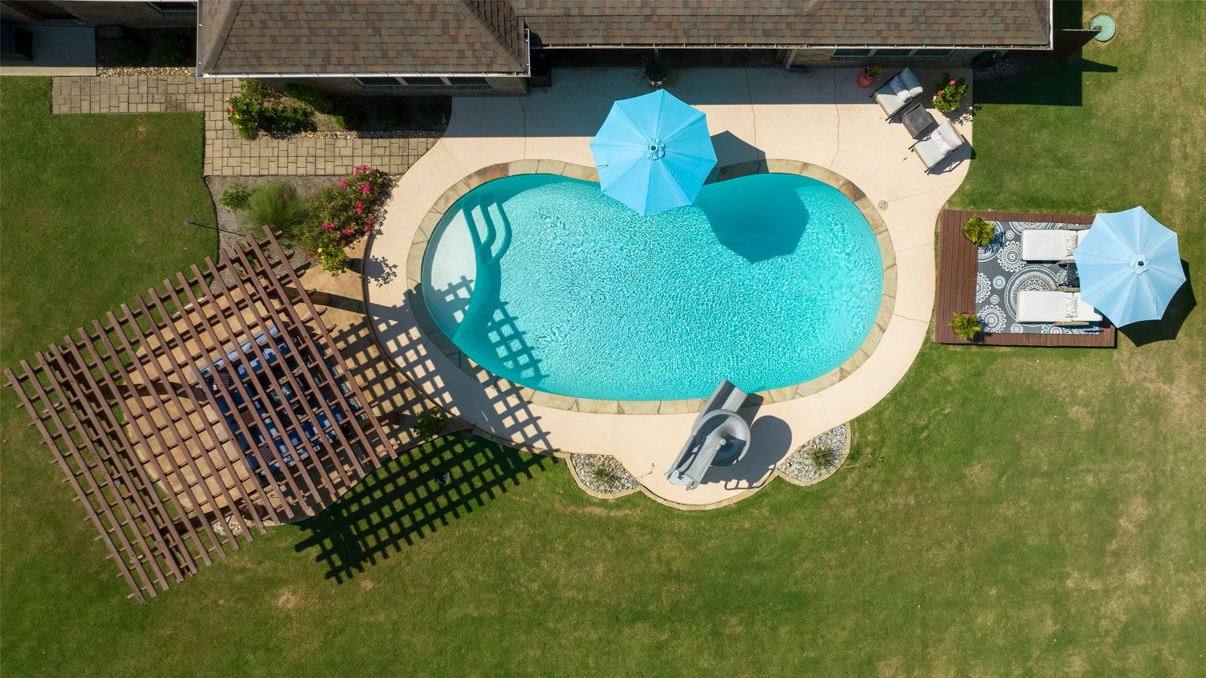 Single Family Residence For Sale in Harrison County , 190 Lacebark Lane, Hallsville, Texas 75605, 4 Bedroom, 4 Bathroom, 3 Garage spaces, 2,742 Sqft, built in 2012, mls#21354675, Real Estate Agent in Hallsville, Homes For Sale in Harrison county, Homes For Sale in Hallsville, Realtor in Hallsville Texas, Real Estate Brokerage Independent Realty Texas, Luminita Cordes Realtor