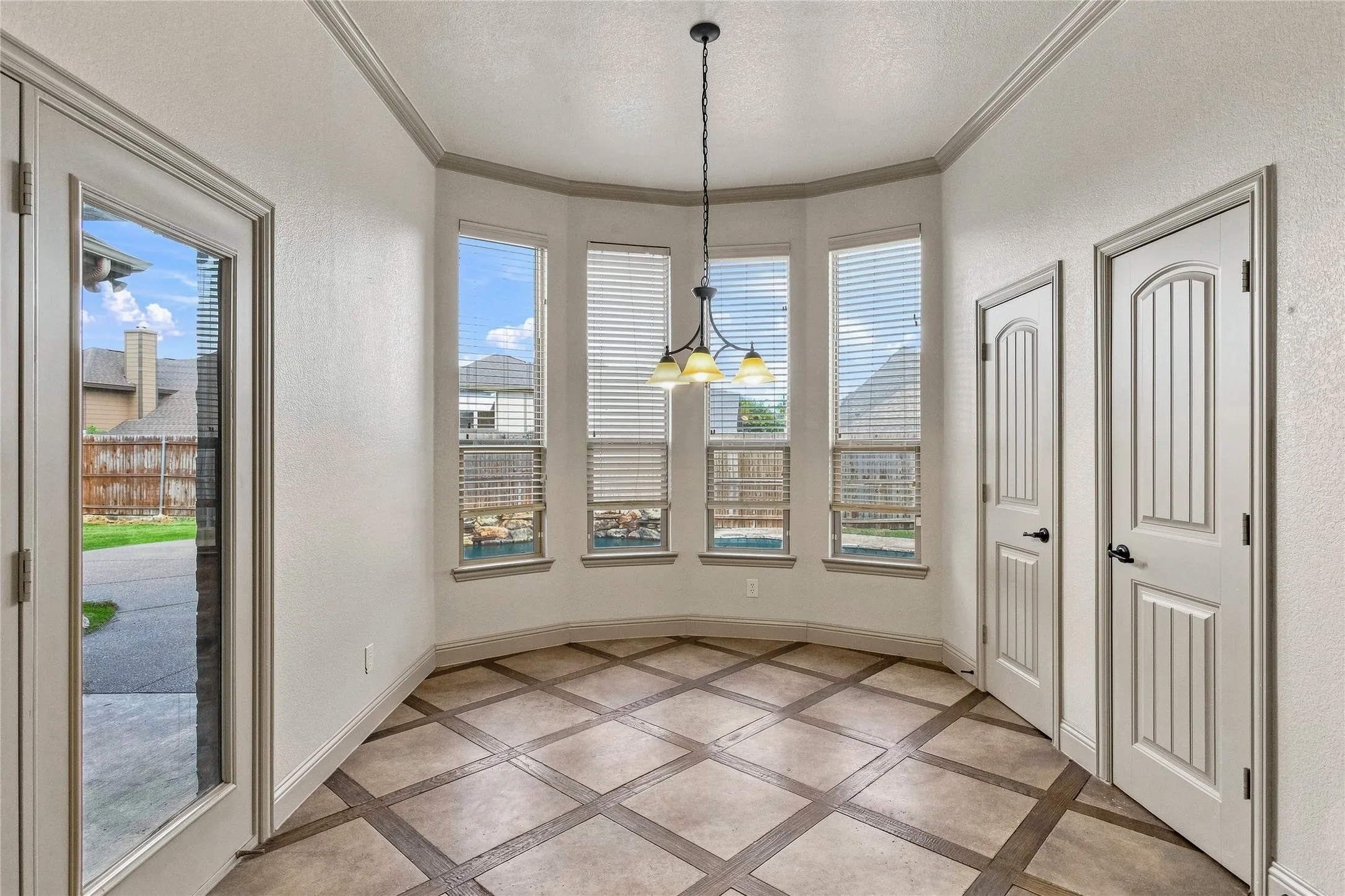Single Family Residence For Sale in Kaufman County , 1005 Finsbury Park, Forney, Texas 75126, 3 Bedroom, 3 Bathroom, 2 Garage spaces, 2,726 Sqft, built in 2010, mls#21354187, Real Estate Agent in Forney, Homes For Sale in Kaufman county, Homes For Sale in Forney, Realtor in Forney Texas, Real Estate Brokerage Independent Realty Texas, Luminita Cordes Realtor