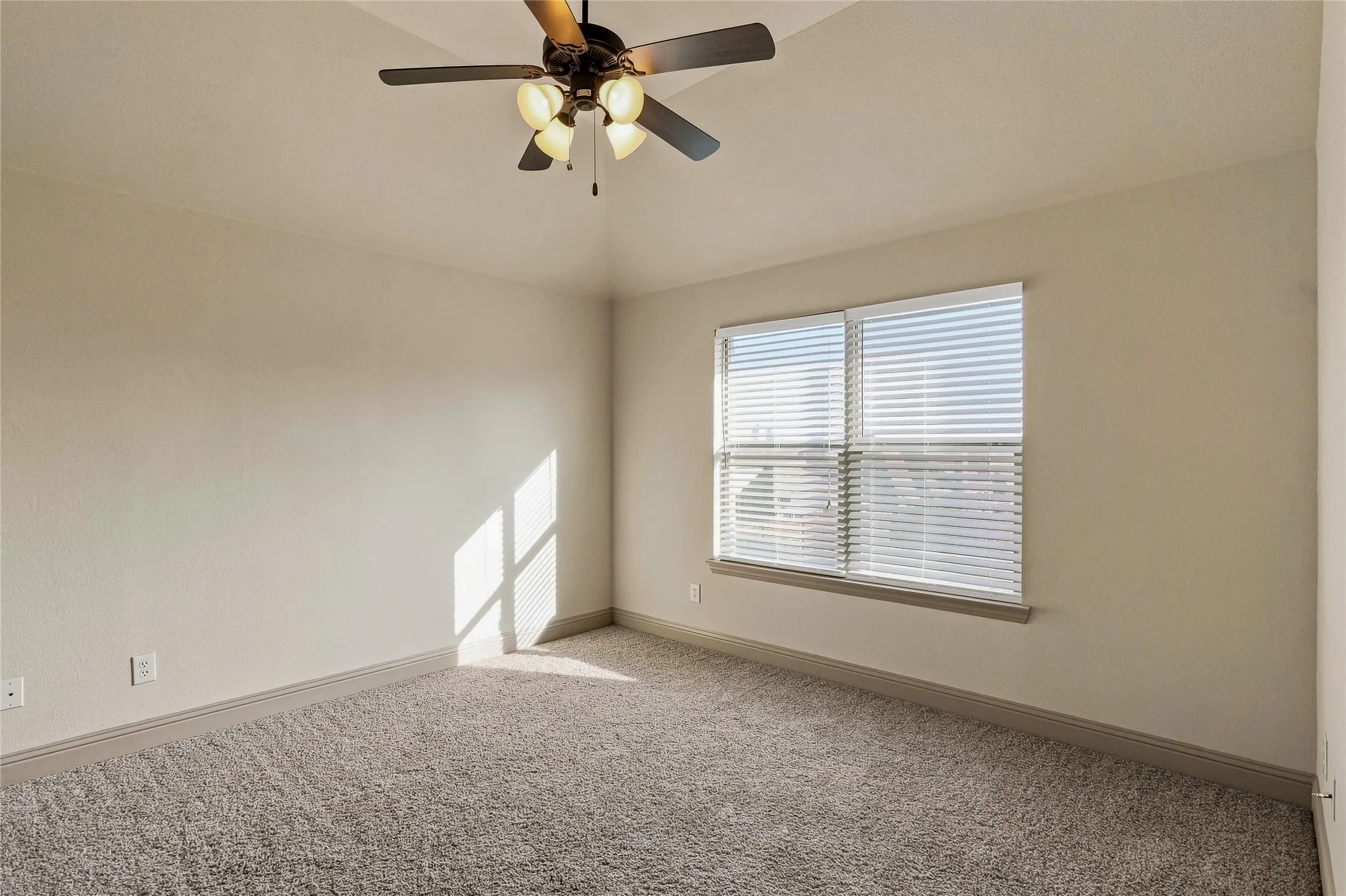 Single Family Residence For Sale in Kaufman County , 1005 Finsbury Park, Forney, Texas 75126, 3 Bedroom, 3 Bathroom, 2 Garage spaces, 2,726 Sqft, built in 2010, mls#21354187, Real Estate Agent in Forney, Homes For Sale in Kaufman county, Homes For Sale in Forney, Realtor in Forney Texas, Real Estate Brokerage Independent Realty Texas, Luminita Cordes Realtor