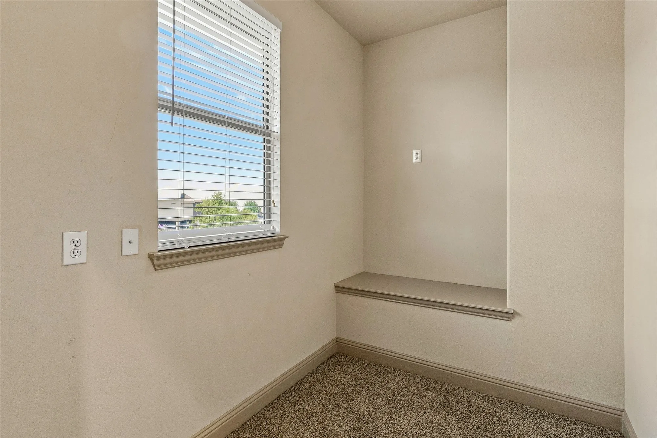 Single Family Residence For Sale in Kaufman County , 1005 Finsbury Park, Forney, Texas 75126, 3 Bedroom, 3 Bathroom, 2 Garage spaces, 2,726 Sqft, built in 2010, mls#21354187, Real Estate Agent in Forney, Homes For Sale in Kaufman county, Homes For Sale in Forney, Realtor in Forney Texas, Real Estate Brokerage Independent Realty Texas, Luminita Cordes Realtor