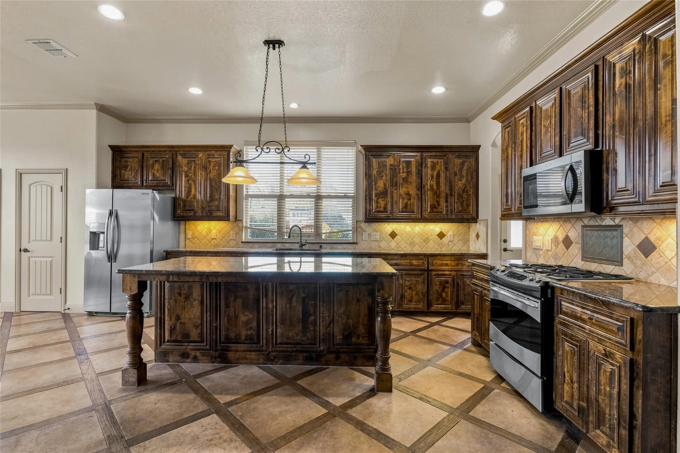 Single Family Residence For Sale in Kaufman County , 1005 Finsbury Park, Forney, Texas 75126, 3 Bedroom, 3 Bathroom, 2 Garage spaces, 2,726 Sqft, built in 2010, mls#21354187, Real Estate Agent in Forney, Homes For Sale in Kaufman county, Homes For Sale in Forney, Realtor in Forney Texas, Real Estate Brokerage Independent Realty Texas, Luminita Cordes Realtor