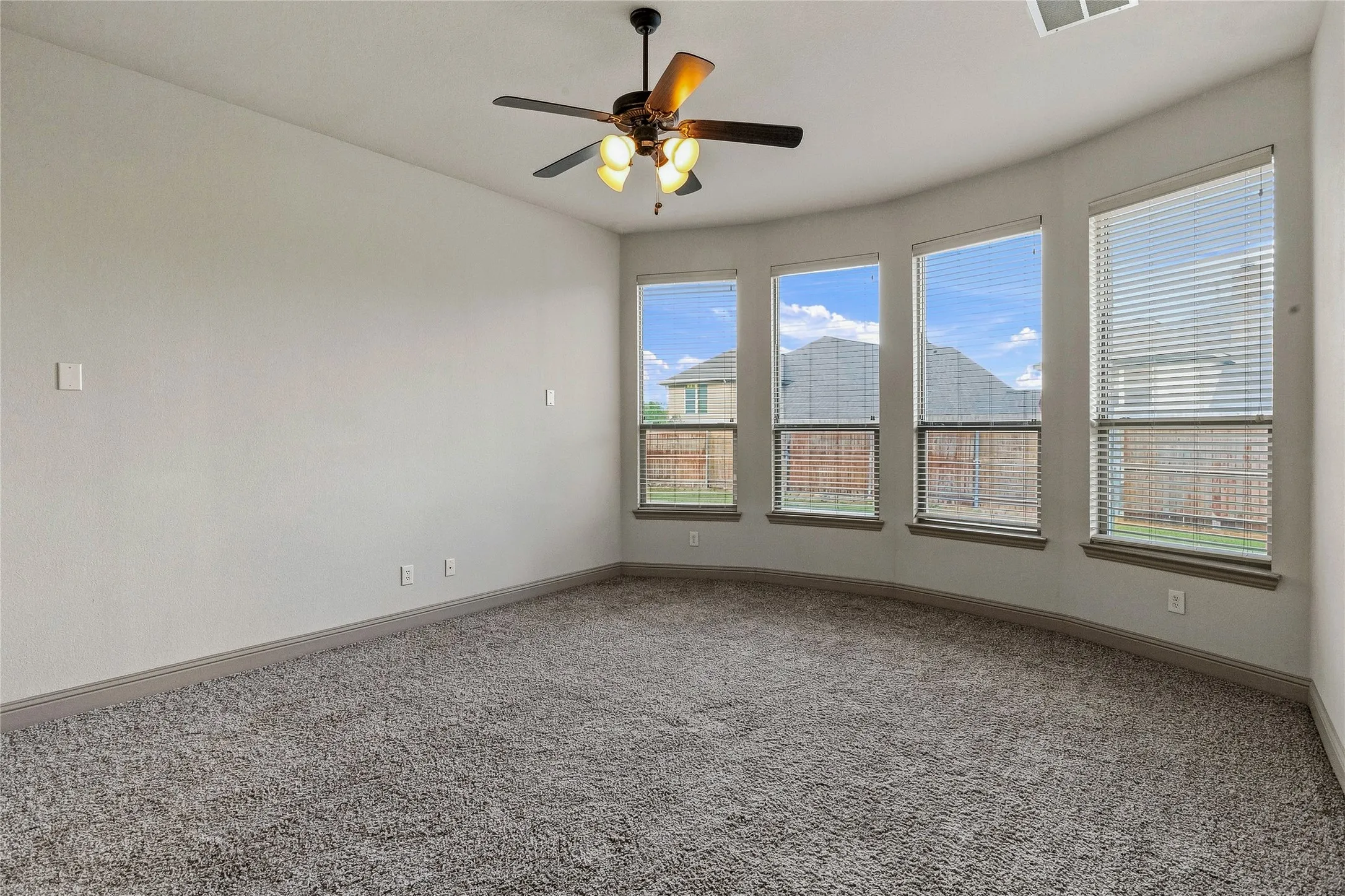 Single Family Residence For Sale in Kaufman County , 1005 Finsbury Park, Forney, Texas 75126, 3 Bedroom, 3 Bathroom, 2 Garage spaces, 2,726 Sqft, built in 2010, mls#21354187, Real Estate Agent in Forney, Homes For Sale in Kaufman county, Homes For Sale in Forney, Realtor in Forney Texas, Real Estate Brokerage Independent Realty Texas, Luminita Cordes Realtor