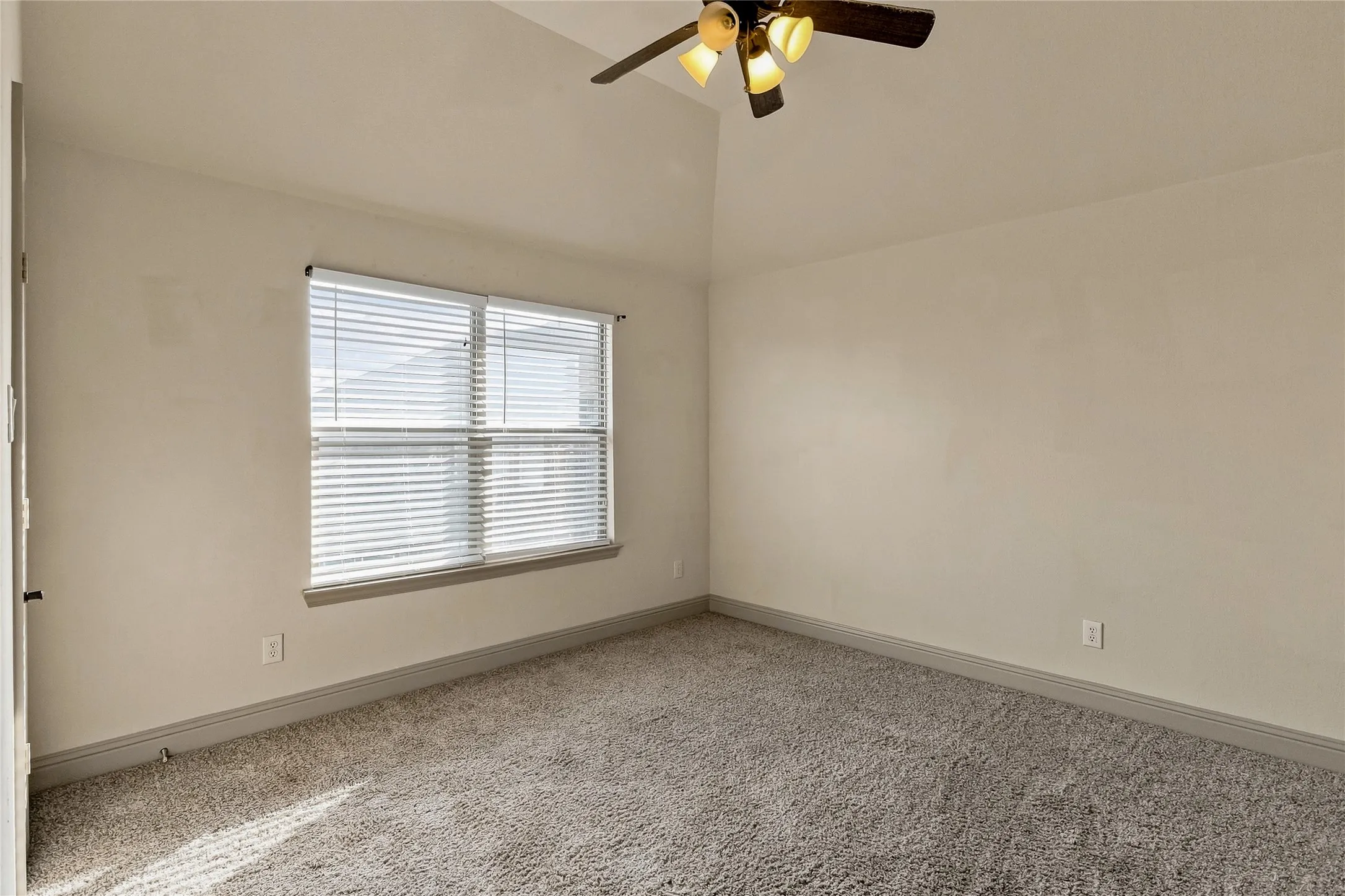 Single Family Residence For Sale in Kaufman County , 1005 Finsbury Park, Forney, Texas 75126, 3 Bedroom, 3 Bathroom, 2 Garage spaces, 2,726 Sqft, built in 2010, mls#21354187, Real Estate Agent in Forney, Homes For Sale in Kaufman county, Homes For Sale in Forney, Realtor in Forney Texas, Real Estate Brokerage Independent Realty Texas, Luminita Cordes Realtor