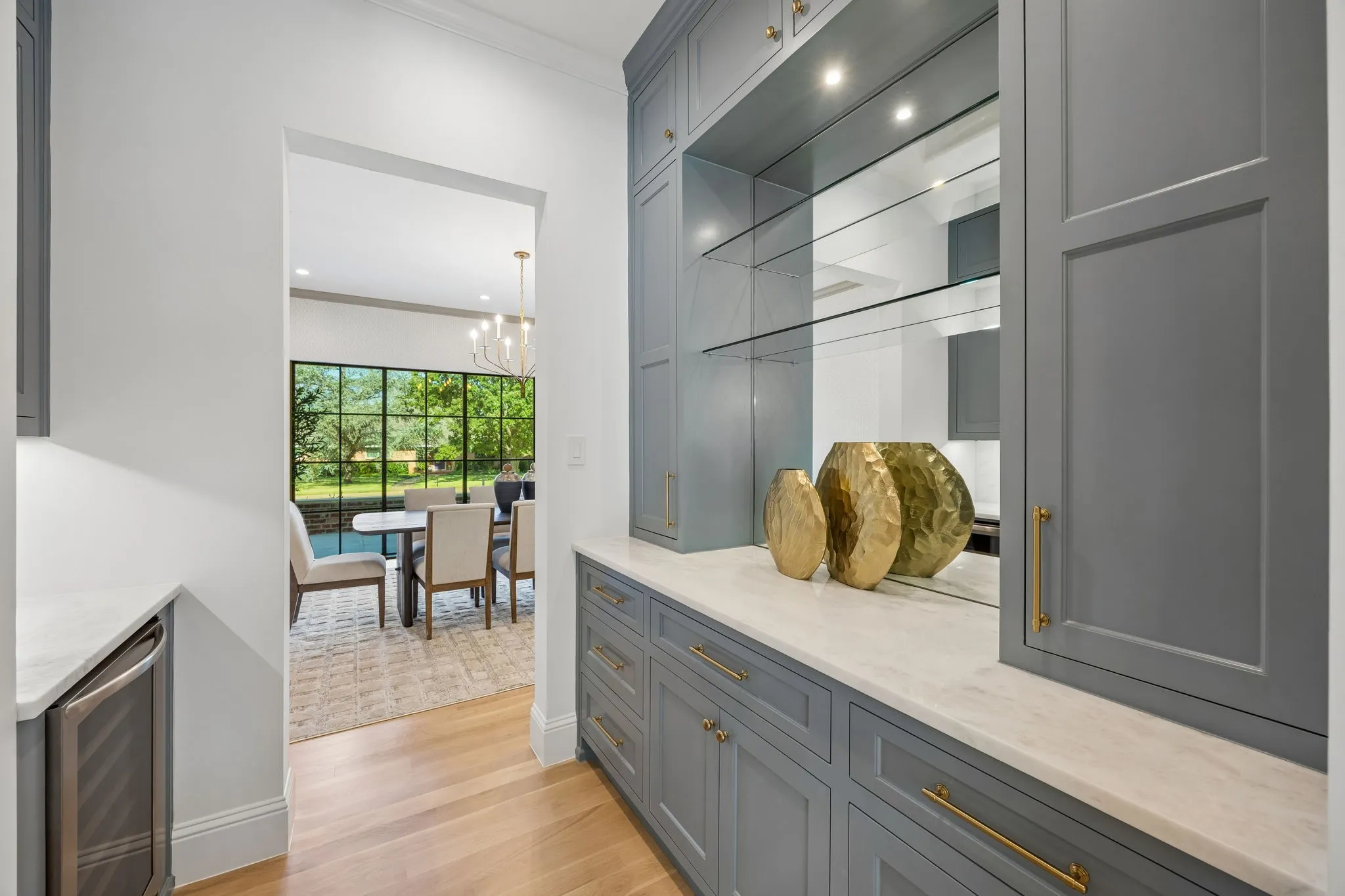 Bar and pass thru to dining room