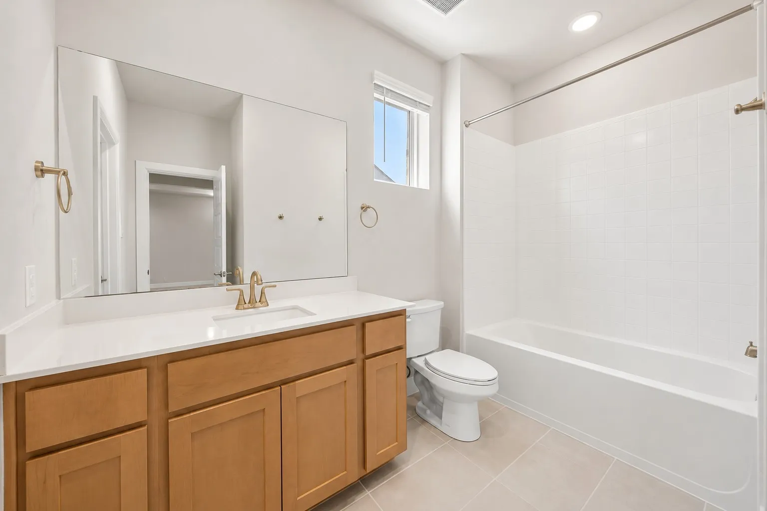 Single Family Residence For Sale in Rockwall County , 3552 Golden Bell Court, Heath, Texas 75126, 4 Bedroom, 4 Bathroom, 2 Garage spaces, 2,889 Sqft, built in 2022, mls#21351146, Real Estate Agent in Heath, Homes For Sale in Rockwall county, Homes For Sale in Heath, Realtor in Heath Texas, Real Estate Brokerage Independent Realty Texas, Luminita Cordes Realtor
