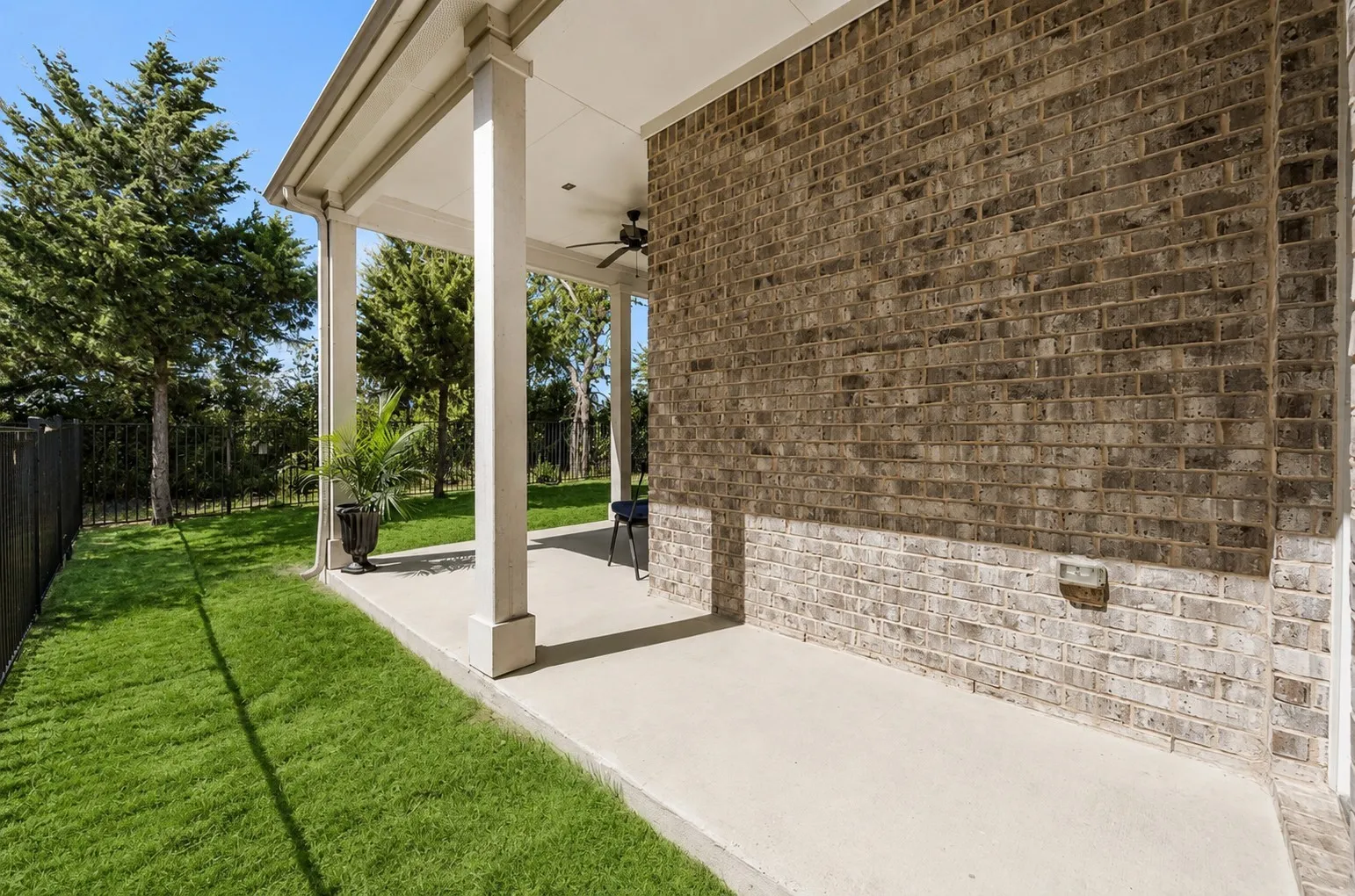 Single Family Residence For Sale in Rockwall County , 3552 Golden Bell Court, Heath, Texas 75126, 4 Bedroom, 4 Bathroom, 2 Garage spaces, 2,889 Sqft, built in 2022, mls#21351146, Real Estate Agent in Heath, Homes For Sale in Rockwall county, Homes For Sale in Heath, Realtor in Heath Texas, Real Estate Brokerage Independent Realty Texas, Luminita Cordes Realtor