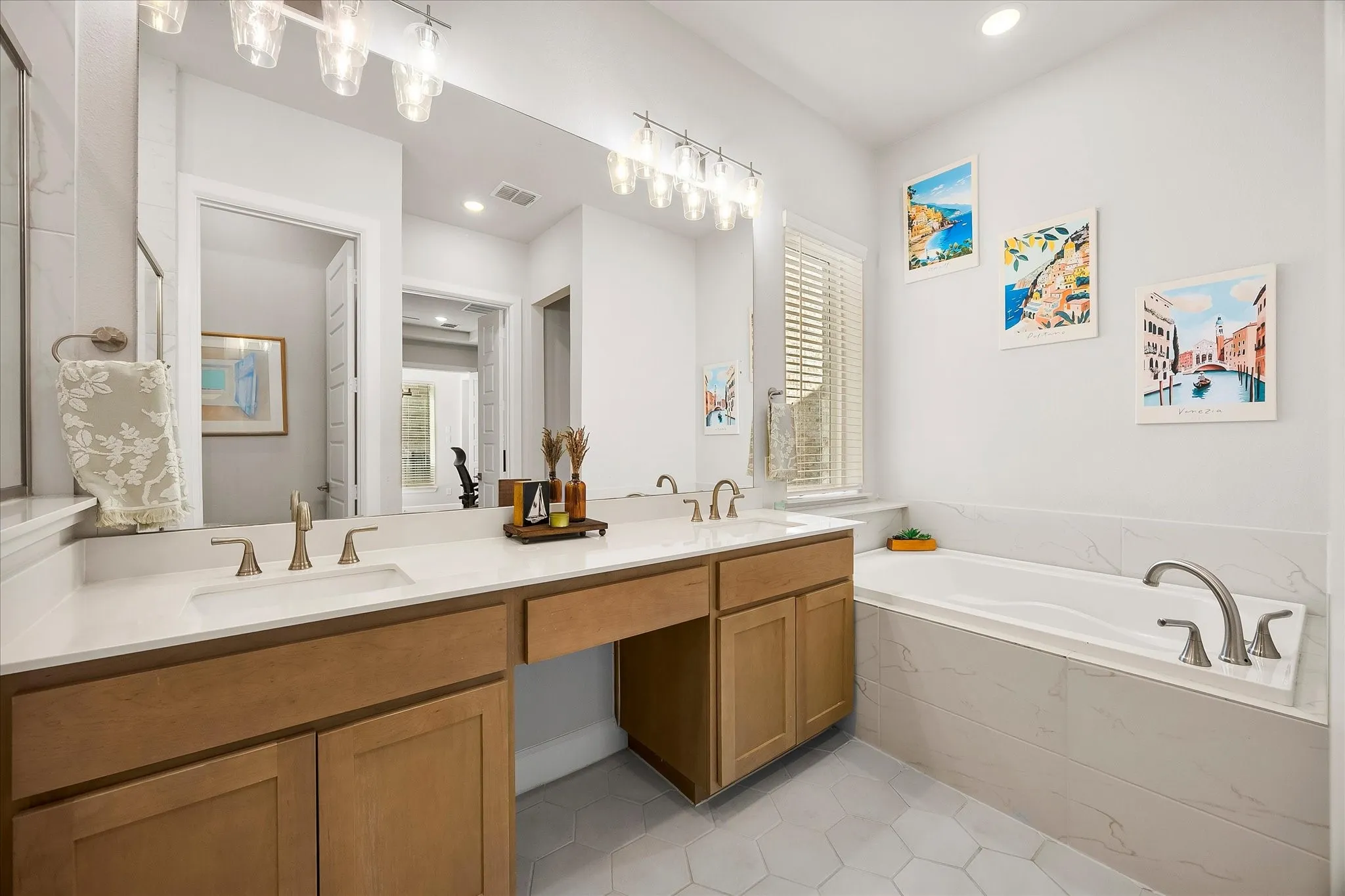 Single Family Residence For Sale in Rockwall County , 3552 Golden Bell Court, Heath, Texas 75126, 4 Bedroom, 4 Bathroom, 2 Garage spaces, 2,889 Sqft, built in 2022, mls#21351146, Real Estate Agent in Heath, Homes For Sale in Rockwall county, Homes For Sale in Heath, Realtor in Heath Texas, Real Estate Brokerage Independent Realty Texas, Luminita Cordes Realtor