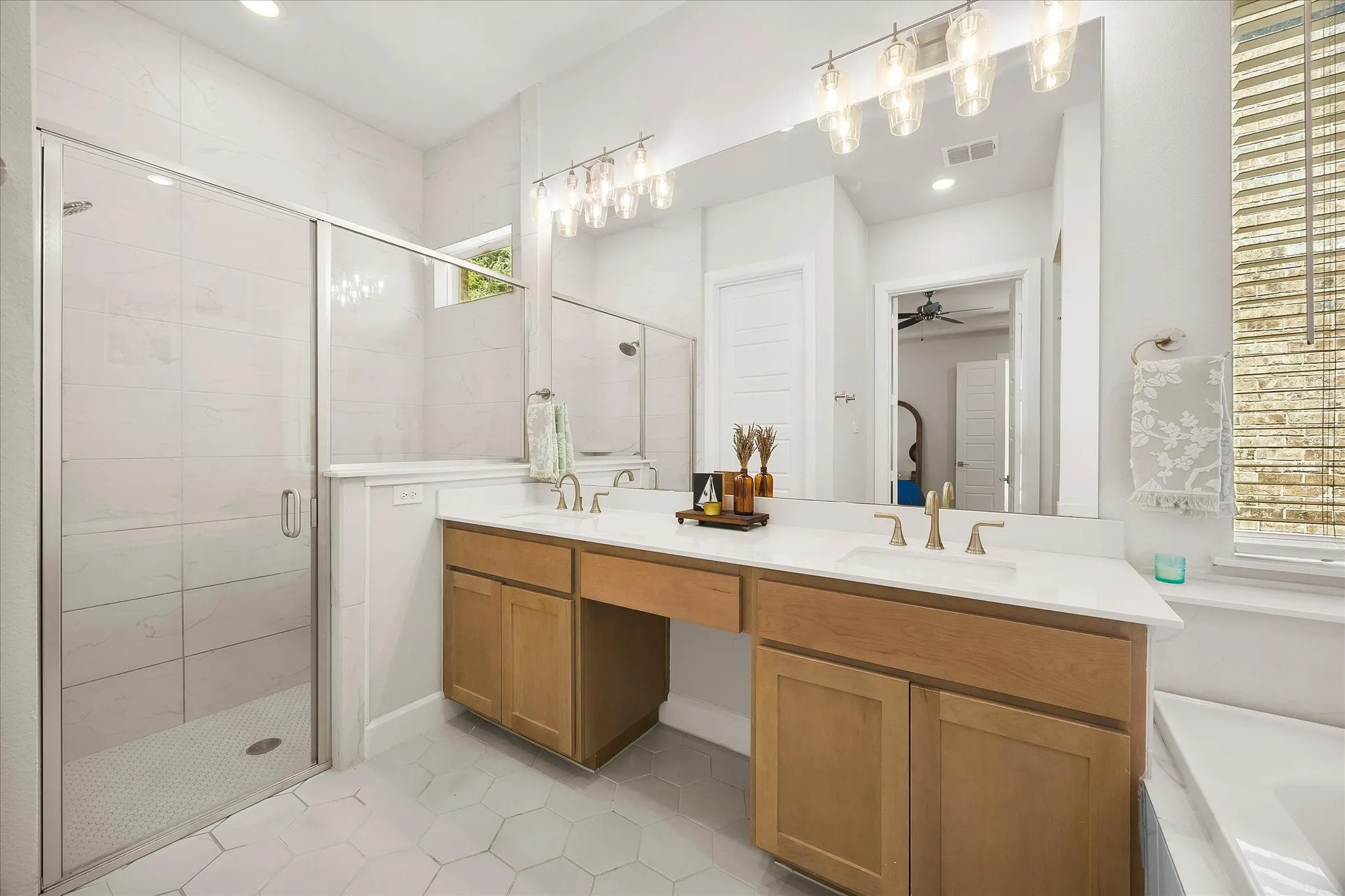 Single Family Residence For Sale in Rockwall County , 3552 Golden Bell Court, Heath, Texas 75126, 4 Bedroom, 4 Bathroom, 2 Garage spaces, 2,889 Sqft, built in 2022, mls#21351146, Real Estate Agent in Heath, Homes For Sale in Rockwall county, Homes For Sale in Heath, Realtor in Heath Texas, Real Estate Brokerage Independent Realty Texas, Luminita Cordes Realtor