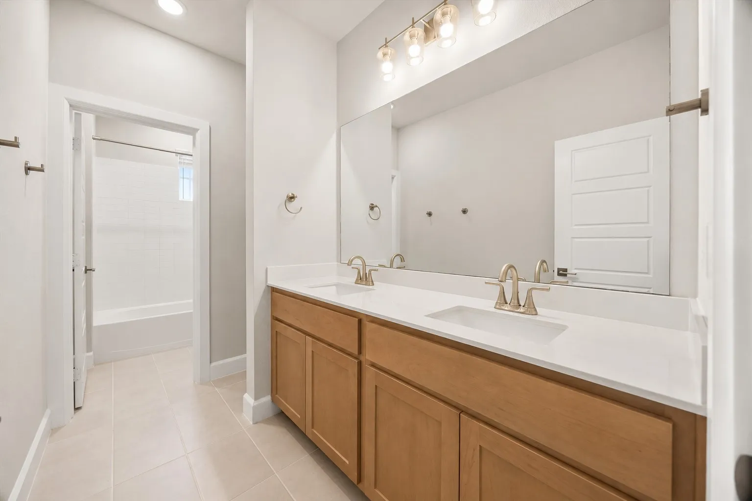 Single Family Residence For Sale in Rockwall County , 3552 Golden Bell Court, Heath, Texas 75126, 4 Bedroom, 4 Bathroom, 2 Garage spaces, 2,889 Sqft, built in 2022, mls#21351146, Real Estate Agent in Heath, Homes For Sale in Rockwall county, Homes For Sale in Heath, Realtor in Heath Texas, Real Estate Brokerage Independent Realty Texas, Luminita Cordes Realtor