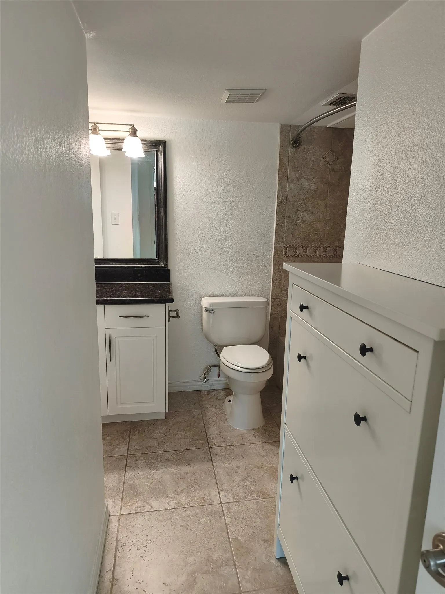 Condominium For Sale in Dallas County , 2201 Wolf Street 2205, Dallas, Texas 75201, 1 Bedroom, 1 Bathroom, 1 Garage spaces, 1,025 Sqft, built in 1995, mls#21354690, Real Estate Agent in Dallas, Homes For Sale in Dallas county, Homes For Sale in Dallas, Realtor in Dallas Texas, Real Estate Brokerage Independent Realty Texas, Luminita Cordes Realtor