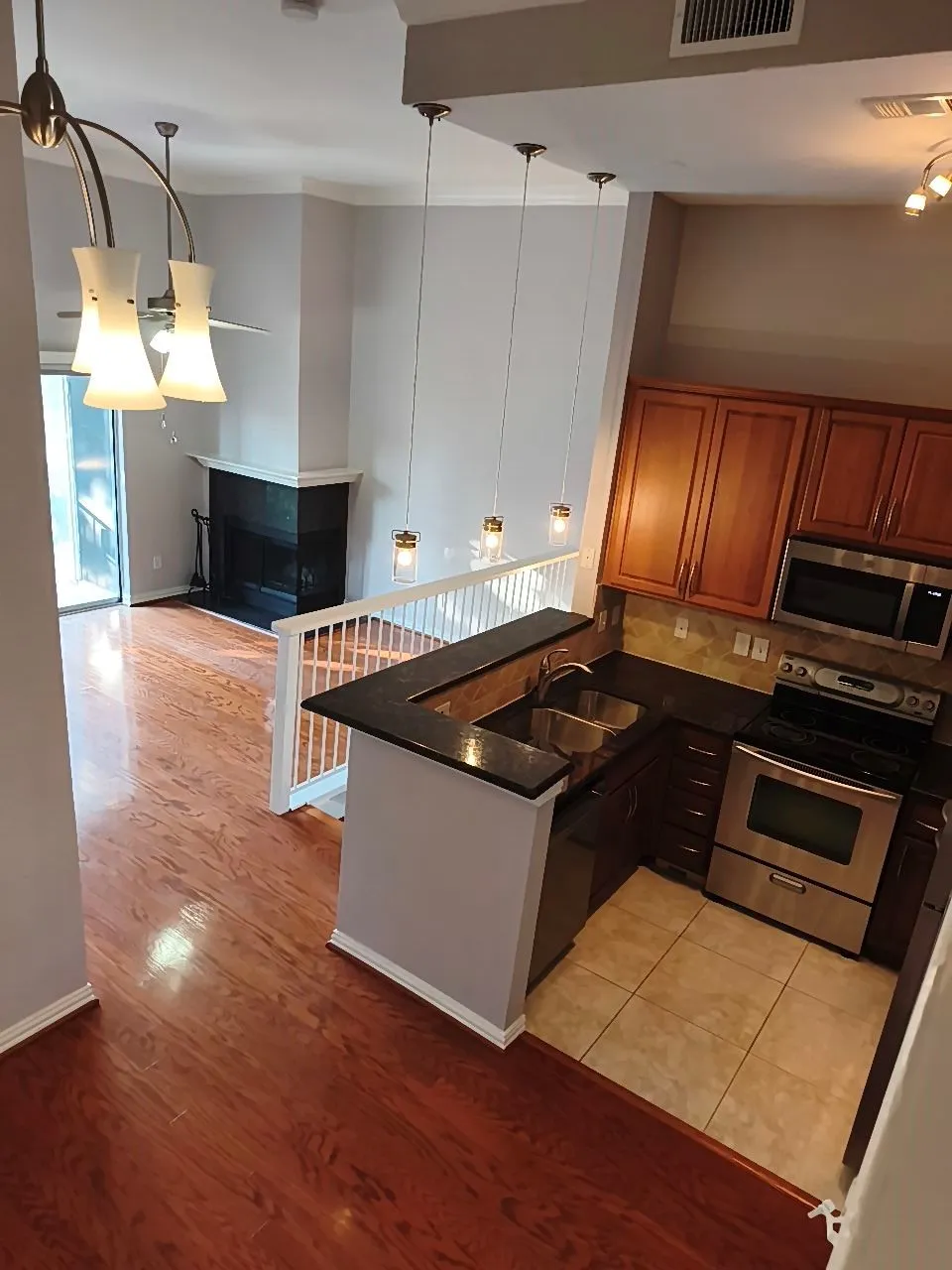 Condominium For Sale in Dallas County , 2201 Wolf Street 2205, Dallas, Texas 75201, 1 Bedroom, 1 Bathroom, 1 Garage spaces, 1,025 Sqft, built in 1995, mls#21354690, Real Estate Agent in Dallas, Homes For Sale in Dallas county, Homes For Sale in Dallas, Realtor in Dallas Texas, Real Estate Brokerage Independent Realty Texas, Luminita Cordes Realtor