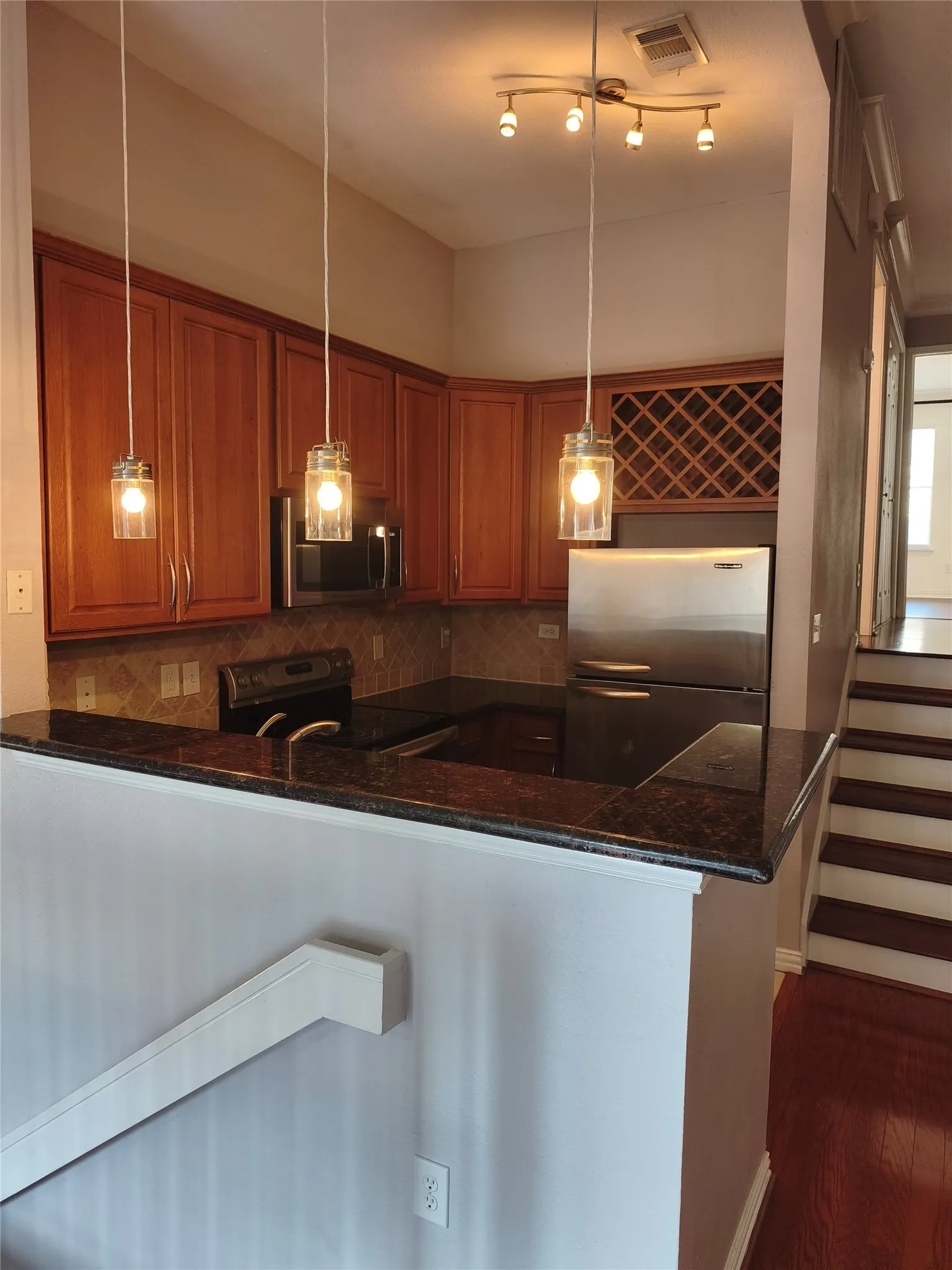 Condominium For Sale in Dallas County , 2201 Wolf Street 2205, Dallas, Texas 75201, 1 Bedroom, 1 Bathroom, 1 Garage spaces, 1,025 Sqft, built in 1995, mls#21354690, Real Estate Agent in Dallas, Homes For Sale in Dallas county, Homes For Sale in Dallas, Realtor in Dallas Texas, Real Estate Brokerage Independent Realty Texas, Luminita Cordes Realtor