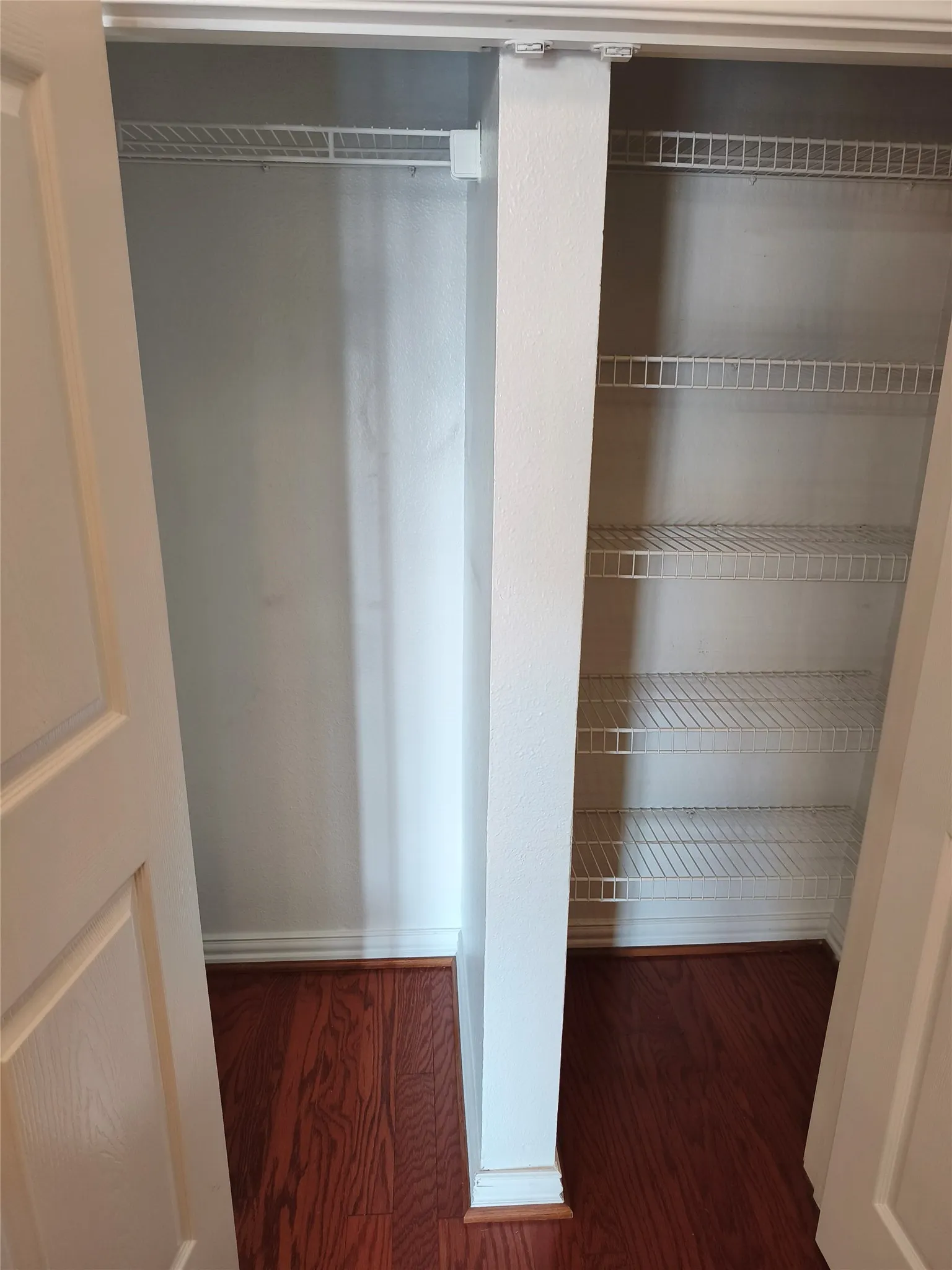 Condominium For Sale in Dallas County , 2201 Wolf Street 2205, Dallas, Texas 75201, 1 Bedroom, 1 Bathroom, 1 Garage spaces, 1,025 Sqft, built in 1995, mls#21354690, Real Estate Agent in Dallas, Homes For Sale in Dallas county, Homes For Sale in Dallas, Realtor in Dallas Texas, Real Estate Brokerage Independent Realty Texas, Luminita Cordes Realtor