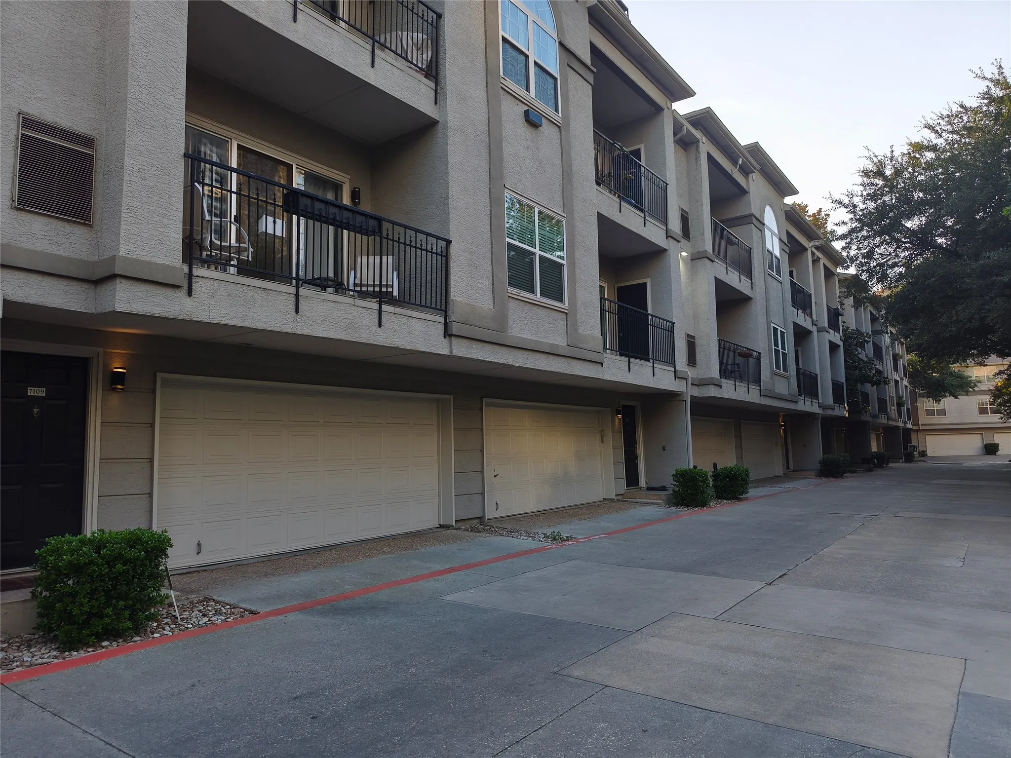 Condominium For Sale in Dallas County , 2201 Wolf Street 2205, Dallas, Texas 75201, 1 Bedroom, 1 Bathroom, 1 Garage spaces, 1,025 Sqft, built in 1995, mls#21354690, Real Estate Agent in Dallas, Homes For Sale in Dallas county, Homes For Sale in Dallas, Realtor in Dallas Texas, Real Estate Brokerage Independent Realty Texas, Luminita Cordes Realtor
