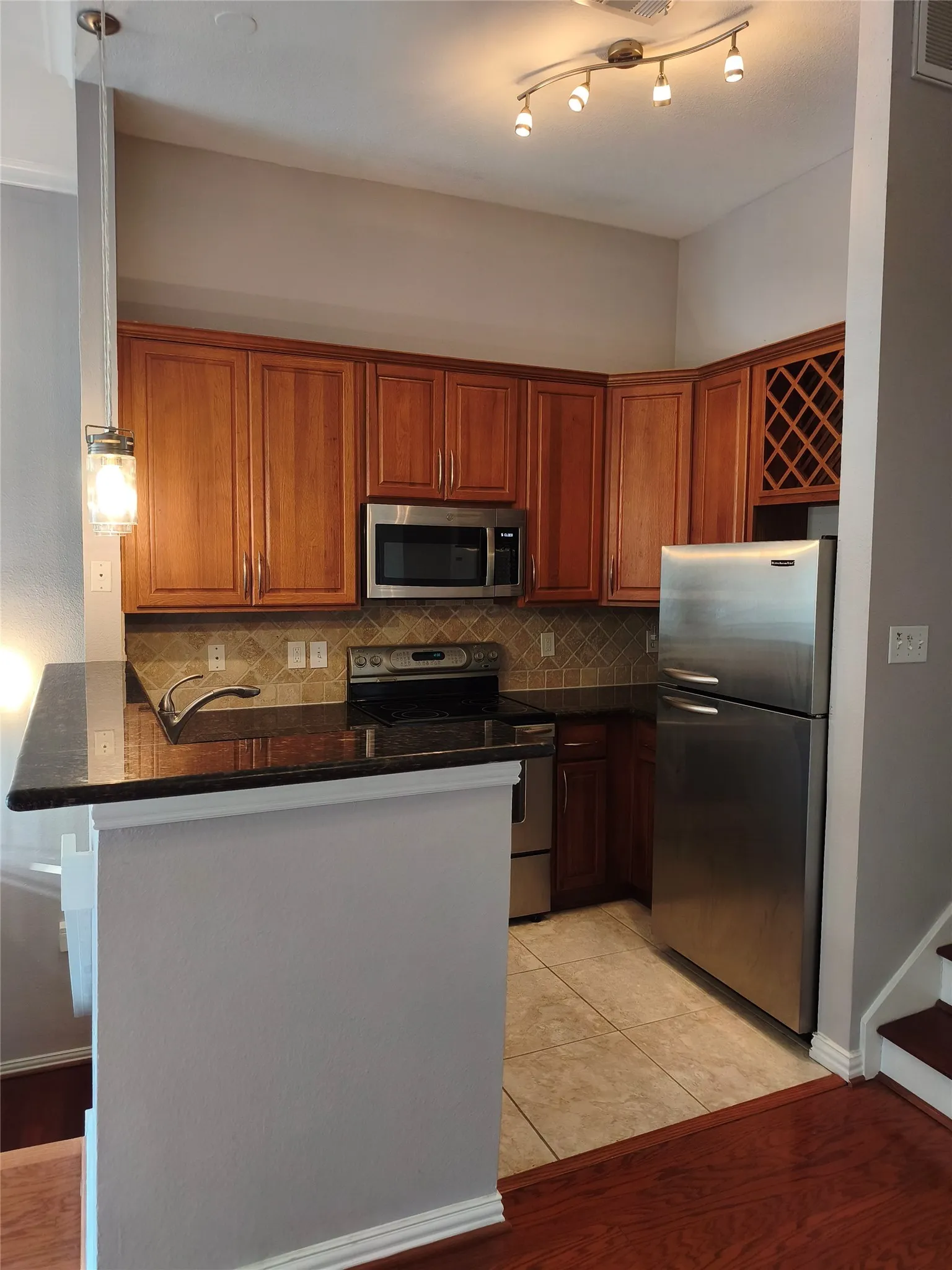 Condominium For Sale in Dallas County , 2201 Wolf Street 2205, Dallas, Texas 75201, 1 Bedroom, 1 Bathroom, 1 Garage spaces, 1,025 Sqft, built in 1995, mls#21354690, Real Estate Agent in Dallas, Homes For Sale in Dallas county, Homes For Sale in Dallas, Realtor in Dallas Texas, Real Estate Brokerage Independent Realty Texas, Luminita Cordes Realtor