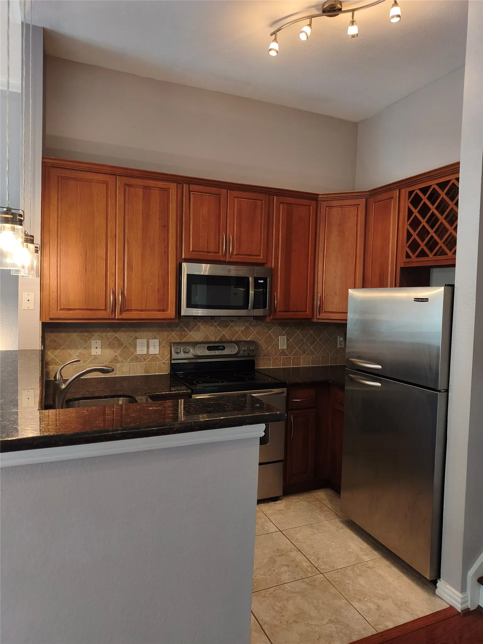 Condominium For Sale in Dallas County , 2201 Wolf Street 2205, Dallas, Texas 75201, 1 Bedroom, 1 Bathroom, 1 Garage spaces, 1,025 Sqft, built in 1995, mls#21354690, Real Estate Agent in Dallas, Homes For Sale in Dallas county, Homes For Sale in Dallas, Realtor in Dallas Texas, Real Estate Brokerage Independent Realty Texas, Luminita Cordes Realtor