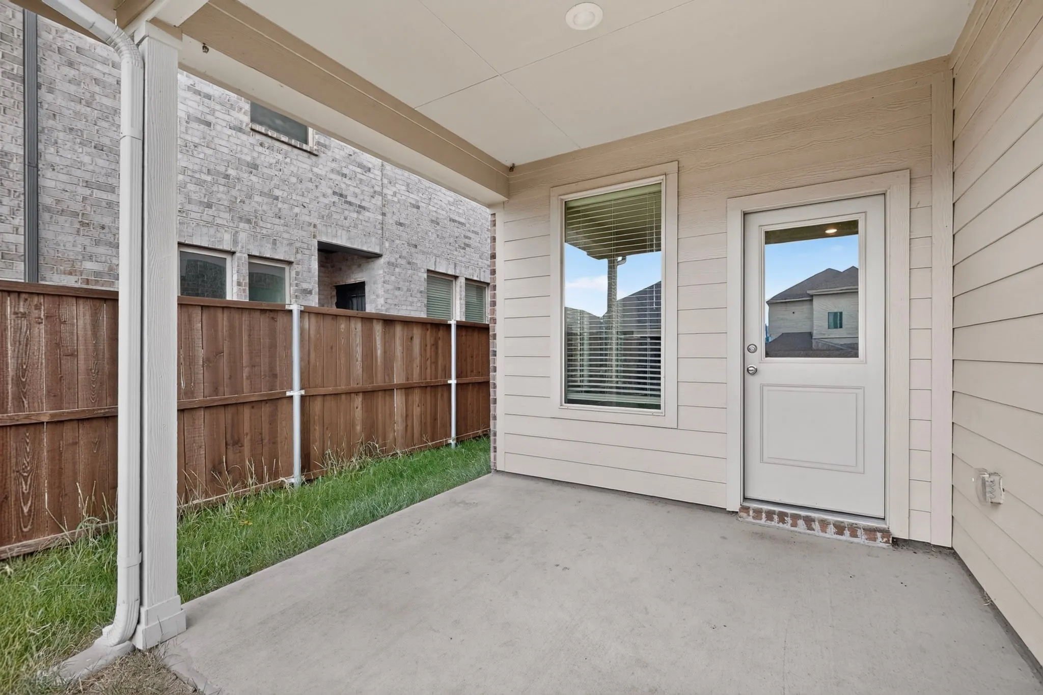 Single Family Residence For Rent in Denton County , 1309 Canuela Way, Justin, Texas 76247, 3 Bedroom, 3 Bathroom, 2 Garage spaces, 2,091 Sqft, built in 2022, mls#21354562, Real Estate Agent in Justin, Homes For Rent in Denton county, Homes For Rent in Justin, Realtor in Justin Texas, Real Estate Brokerage Independent Realty Texas, Luminita Cordes Realtor