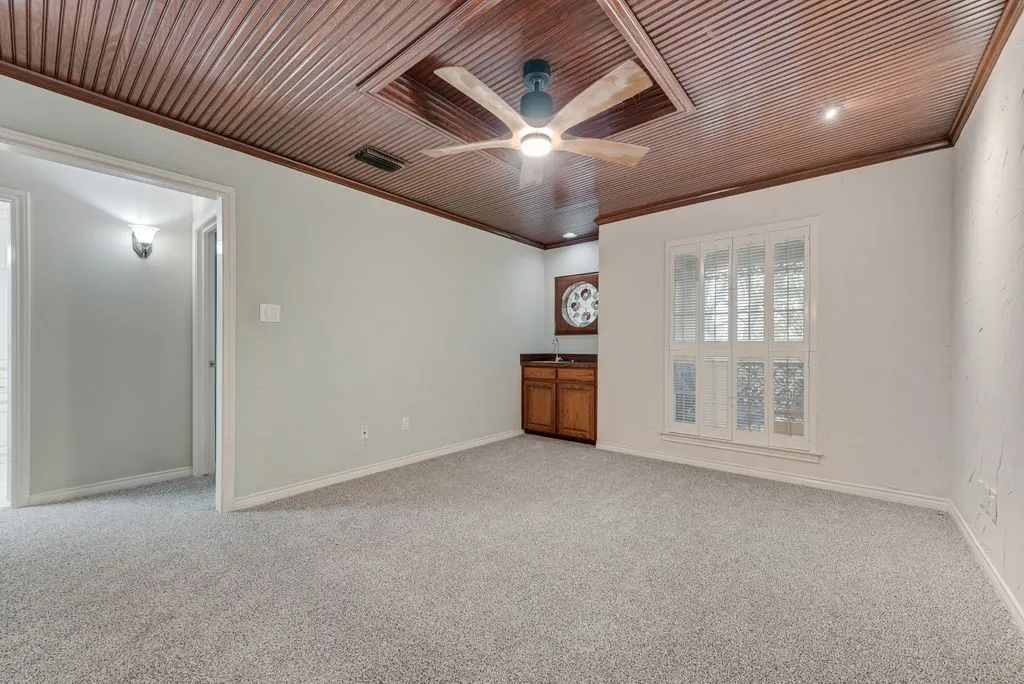 Single Family Residence For Sale in Rockwall County , 2 Eastshore Road, Heath, Texas 75032, 5 Bedroom, 4 Bathroom, 3 Garage spaces, 3,136 Sqft, built in 1983, mls#21354678, Real Estate Agent in Heath, Homes For Sale in Rockwall county, Homes For Sale in Heath, Realtor in Heath Texas, Real Estate Brokerage Independent Realty Texas, Luminita Cordes Realtor