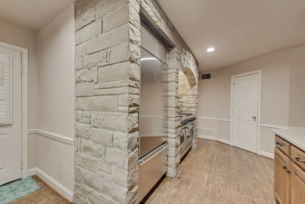 Single Family Residence For Sale in Rockwall County , 2 Eastshore Road, Heath, Texas 75032, 5 Bedroom, 4 Bathroom, 3 Garage spaces, 3,136 Sqft, built in 1983, mls#21354678, Real Estate Agent in Heath, Homes For Sale in Rockwall county, Homes For Sale in Heath, Realtor in Heath Texas, Real Estate Brokerage Independent Realty Texas, Luminita Cordes Realtor