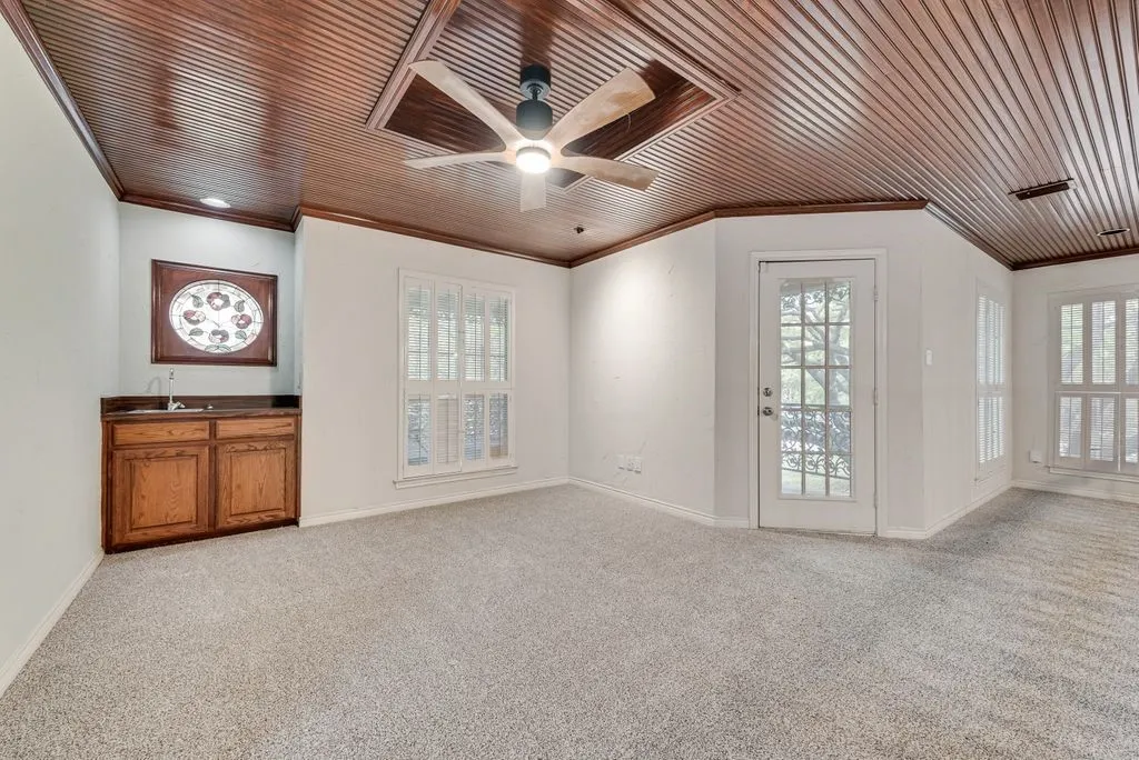 Single Family Residence For Sale in Rockwall County , 2 Eastshore Road, Heath, Texas 75032, 5 Bedroom, 4 Bathroom, 3 Garage spaces, 3,136 Sqft, built in 1983, mls#21354678, Real Estate Agent in Heath, Homes For Sale in Rockwall county, Homes For Sale in Heath, Realtor in Heath Texas, Real Estate Brokerage Independent Realty Texas, Luminita Cordes Realtor