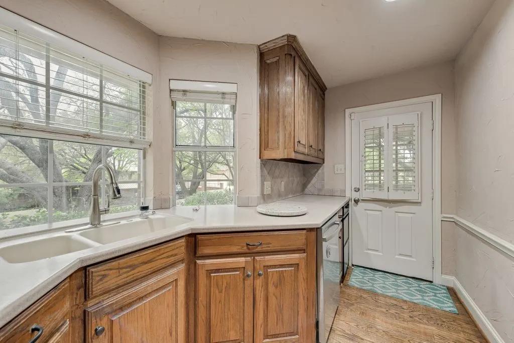 Single Family Residence For Sale in Rockwall County , 2 Eastshore Road, Heath, Texas 75032, 5 Bedroom, 4 Bathroom, 3 Garage spaces, 3,136 Sqft, built in 1983, mls#21354678, Real Estate Agent in Heath, Homes For Sale in Rockwall county, Homes For Sale in Heath, Realtor in Heath Texas, Real Estate Brokerage Independent Realty Texas, Luminita Cordes Realtor