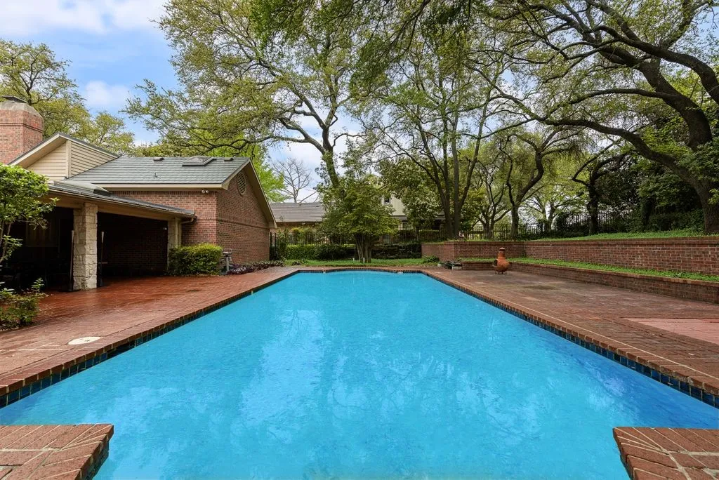 Single Family Residence For Sale in Rockwall County , 2 Eastshore Road, Heath, Texas 75032, 5 Bedroom, 4 Bathroom, 3 Garage spaces, 3,136 Sqft, built in 1983, mls#21354678, Real Estate Agent in Heath, Homes For Sale in Rockwall county, Homes For Sale in Heath, Realtor in Heath Texas, Real Estate Brokerage Independent Realty Texas, Luminita Cordes Realtor