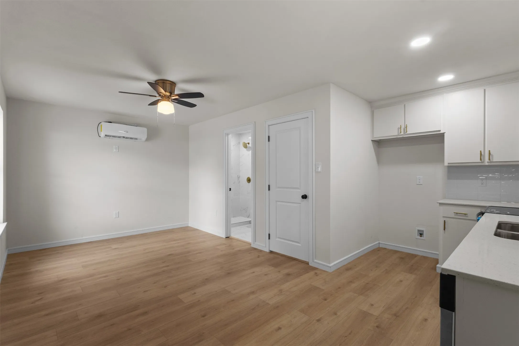 Single Family Residence For Sale in Dallas County , 3203 Reynolds Avenue, Dallas, Texas 75223, 4 Bedroom, 2 Bathroom, 1 Garage spaces, 1,536 Sqft, built in 1948, mls#21288202, Real Estate Agent in Dallas, Homes For Sale in Dallas county, Homes For Sale in Dallas, Realtor in Dallas Texas, Real Estate Brokerage Independent Realty Texas, Luminita Cordes Realtor